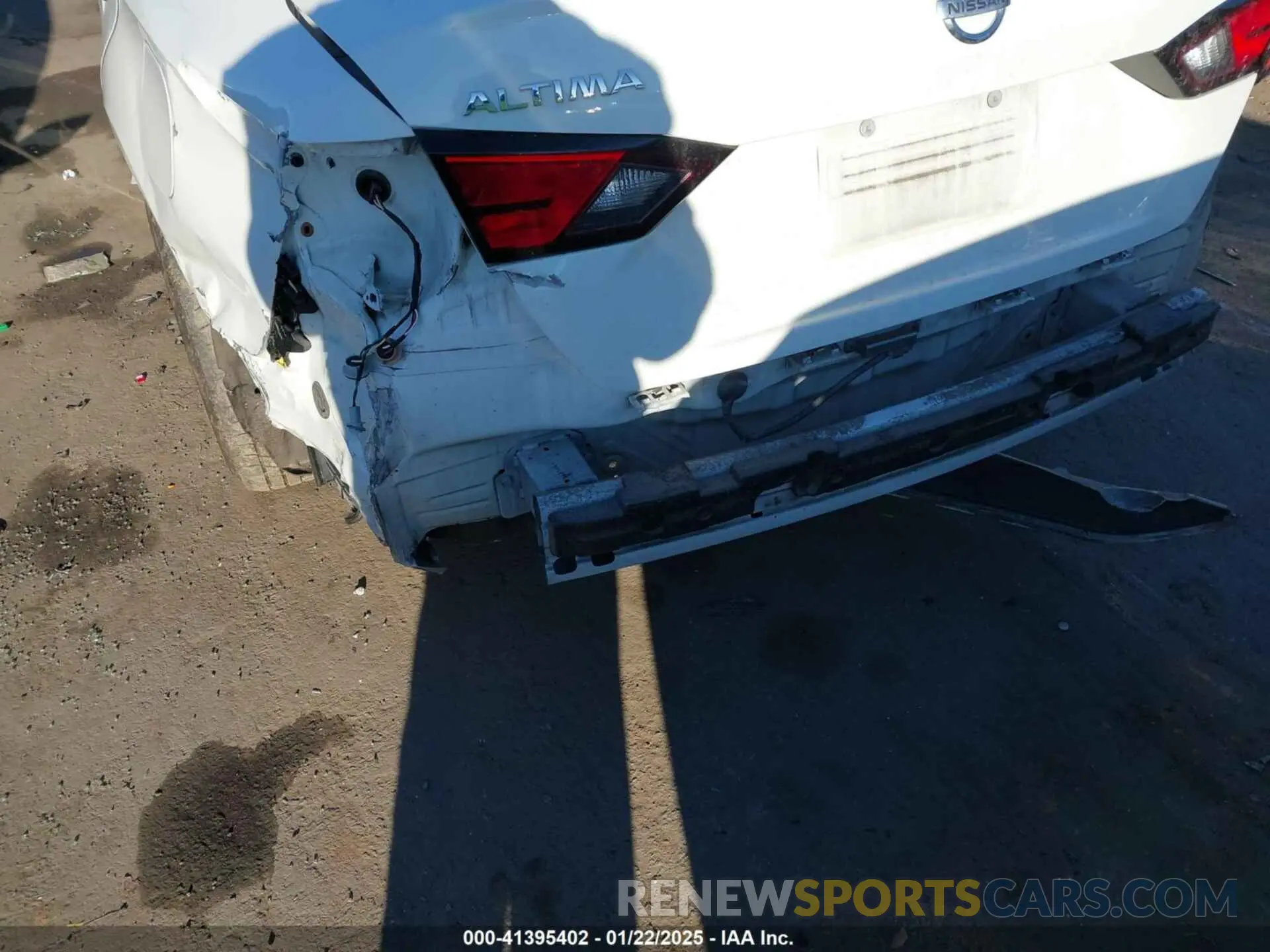 17 Photograph of a damaged car 1N4BL4BV6LC128820 NISSAN ALTIMA 2020