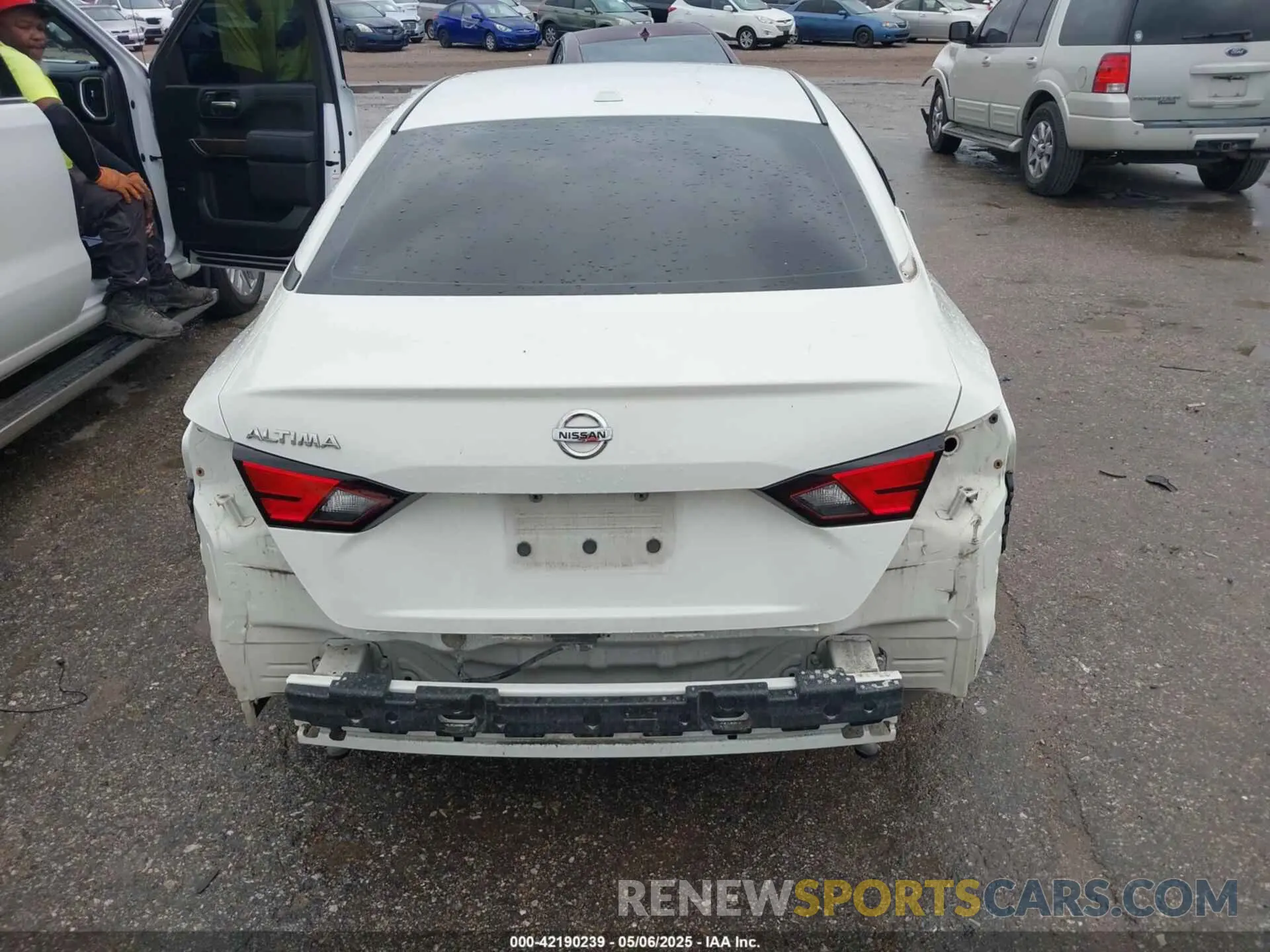 17 Photograph of a damaged car 1N4BL4BV6LC139087 NISSAN ALTIMA 2020