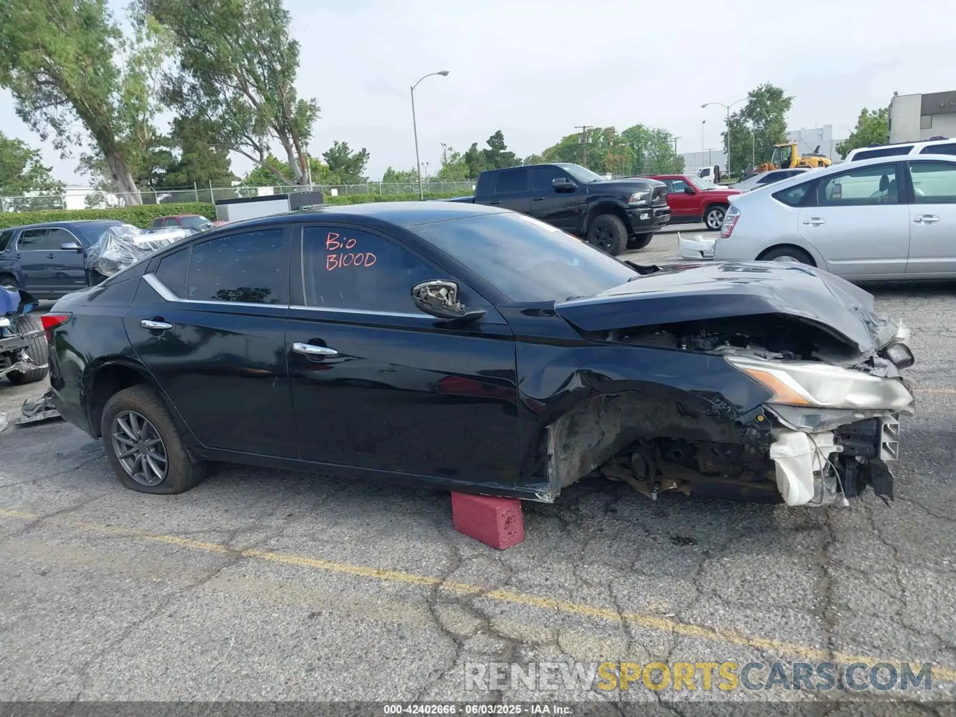 13 Photograph of a damaged car 1N4BL4BV6LC139574 NISSAN ALTIMA 2020