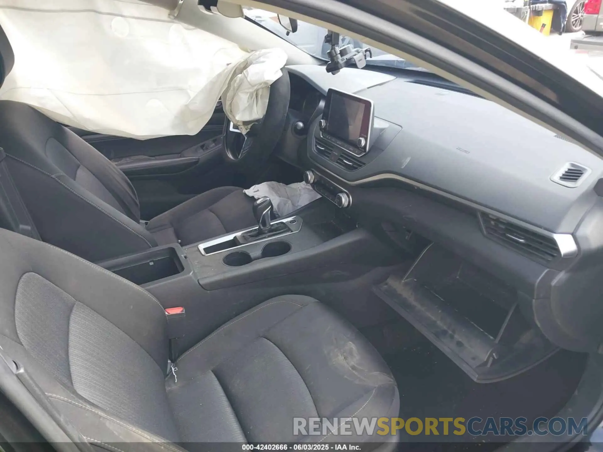 5 Photograph of a damaged car 1N4BL4BV6LC139574 NISSAN ALTIMA 2020
