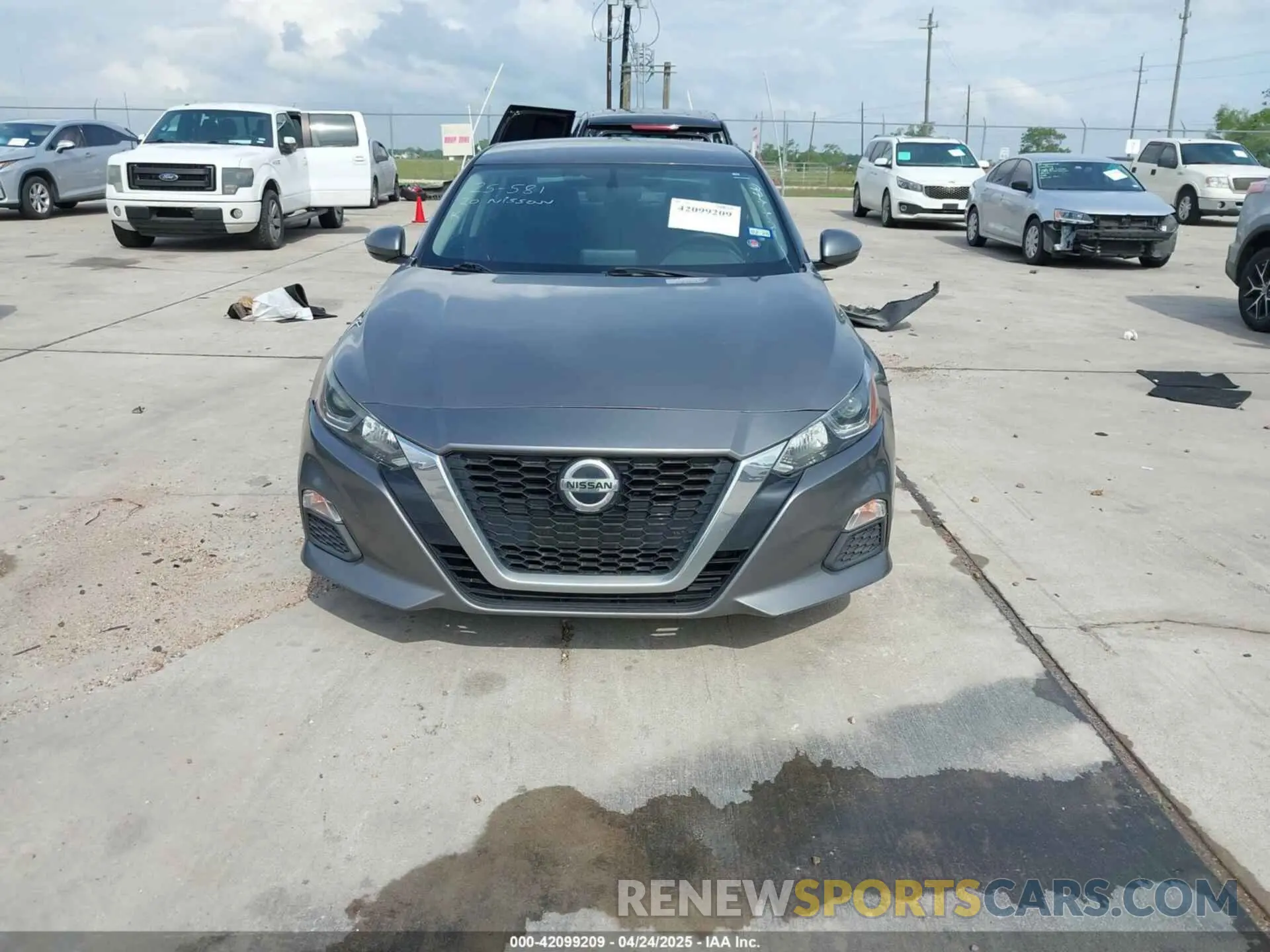 13 Photograph of a damaged car 1N4BL4BV6LC152020 NISSAN ALTIMA 2020
