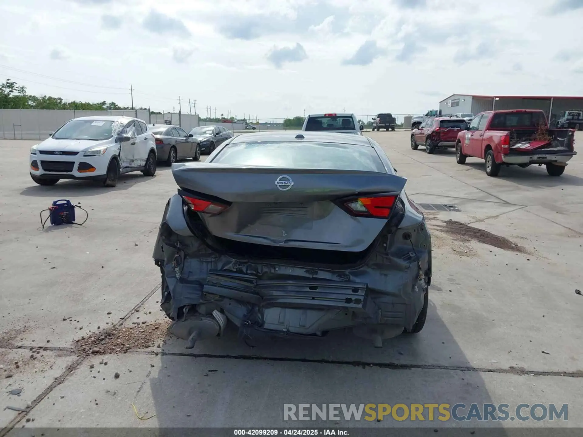 17 Photograph of a damaged car 1N4BL4BV6LC152020 NISSAN ALTIMA 2020