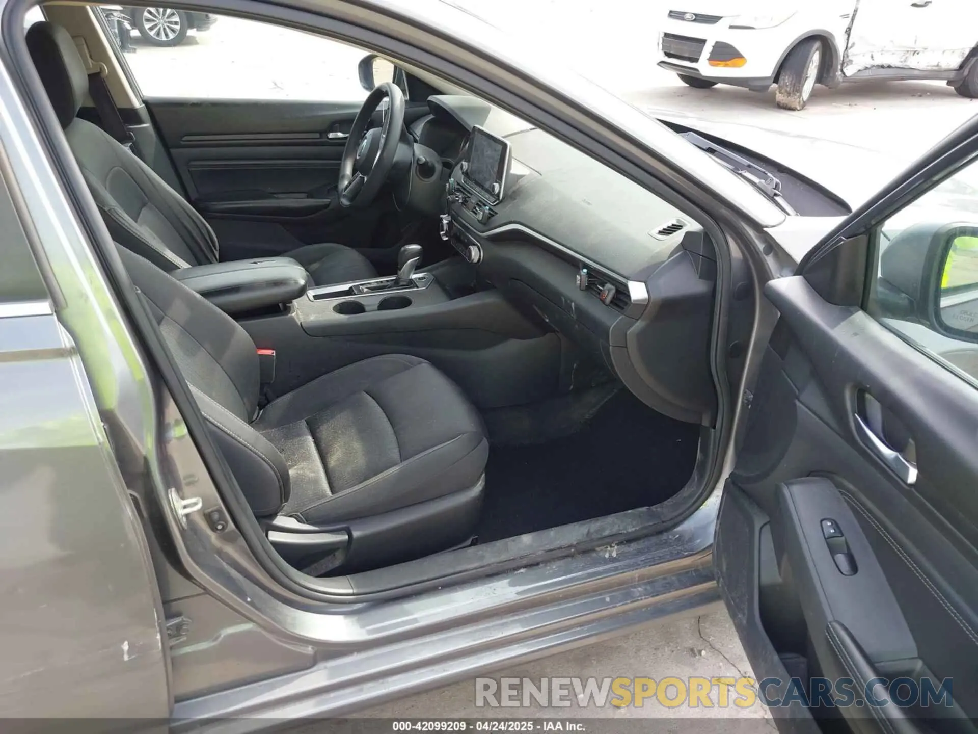 5 Photograph of a damaged car 1N4BL4BV6LC152020 NISSAN ALTIMA 2020