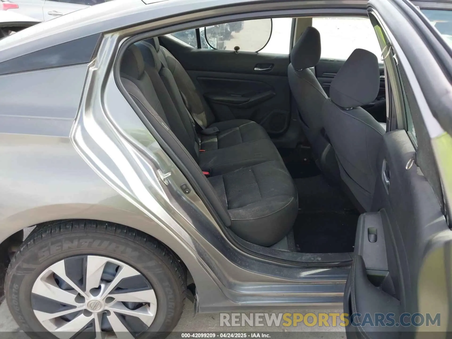 8 Photograph of a damaged car 1N4BL4BV6LC152020 NISSAN ALTIMA 2020