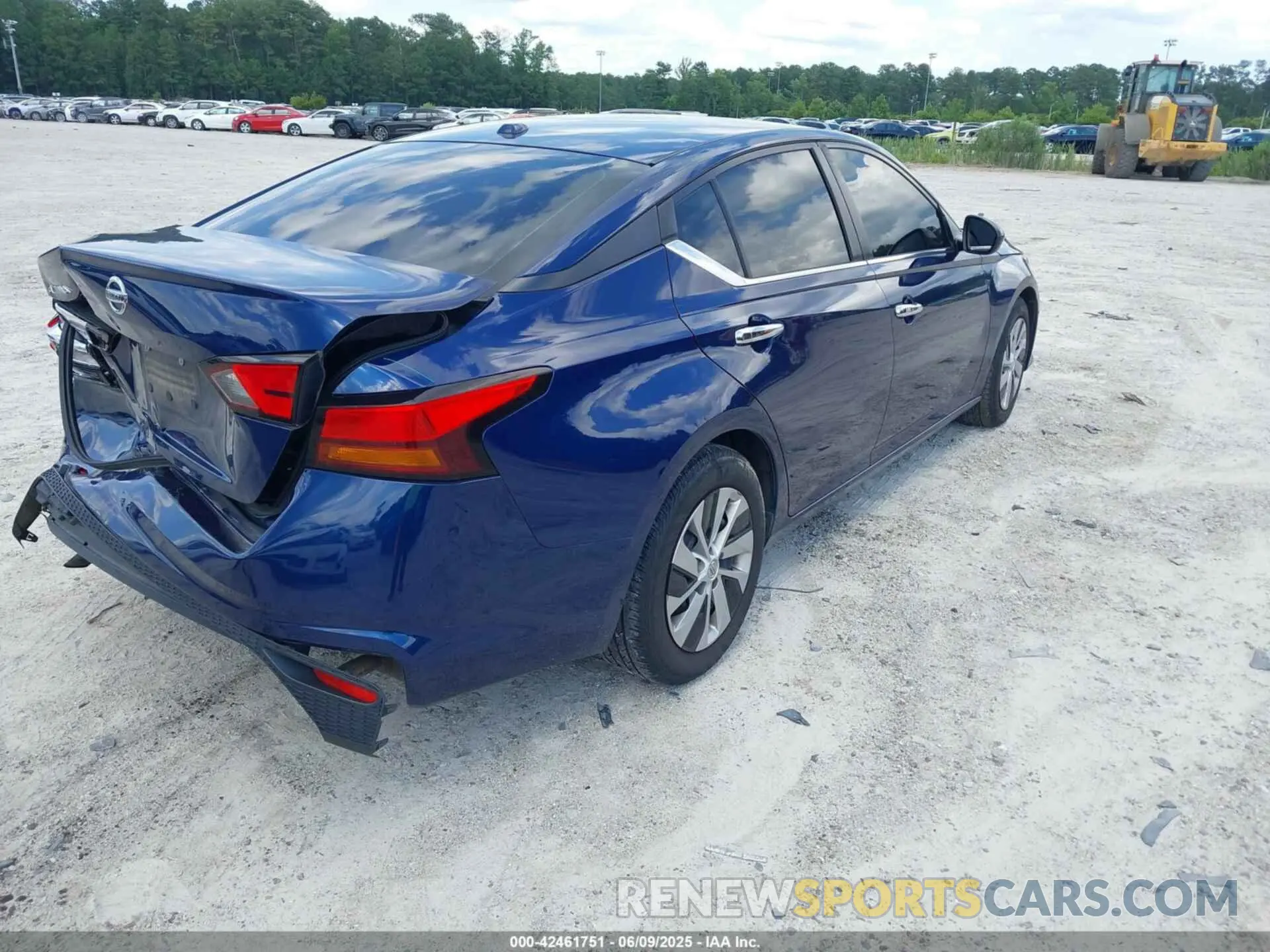 4 Photograph of a damaged car 1N4BL4BV6LC194798 NISSAN ALTIMA 2020