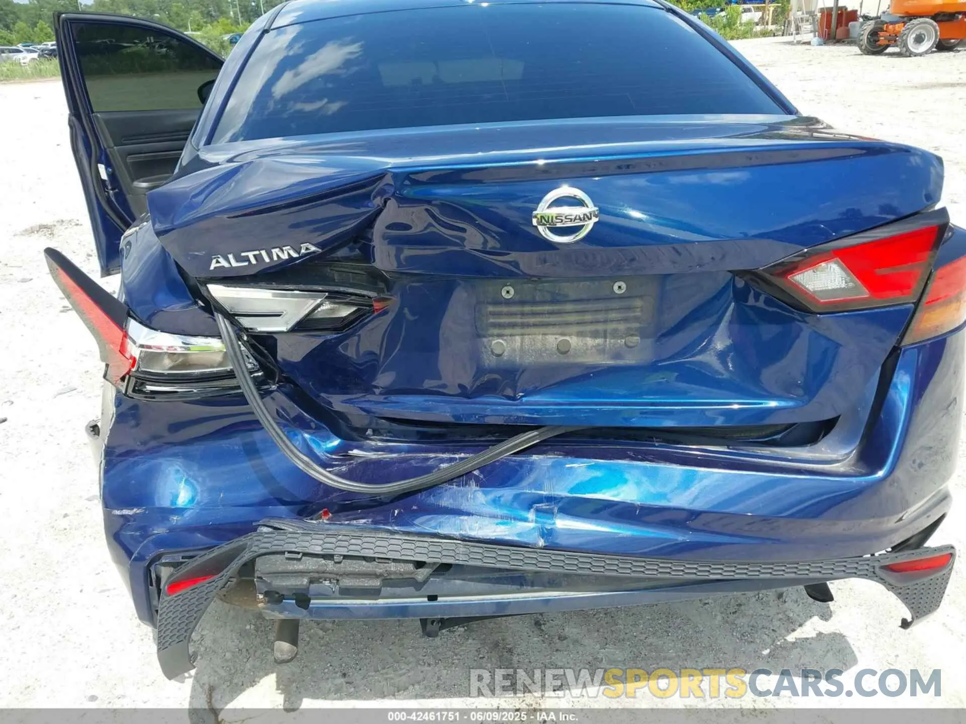 6 Photograph of a damaged car 1N4BL4BV6LC194798 NISSAN ALTIMA 2020