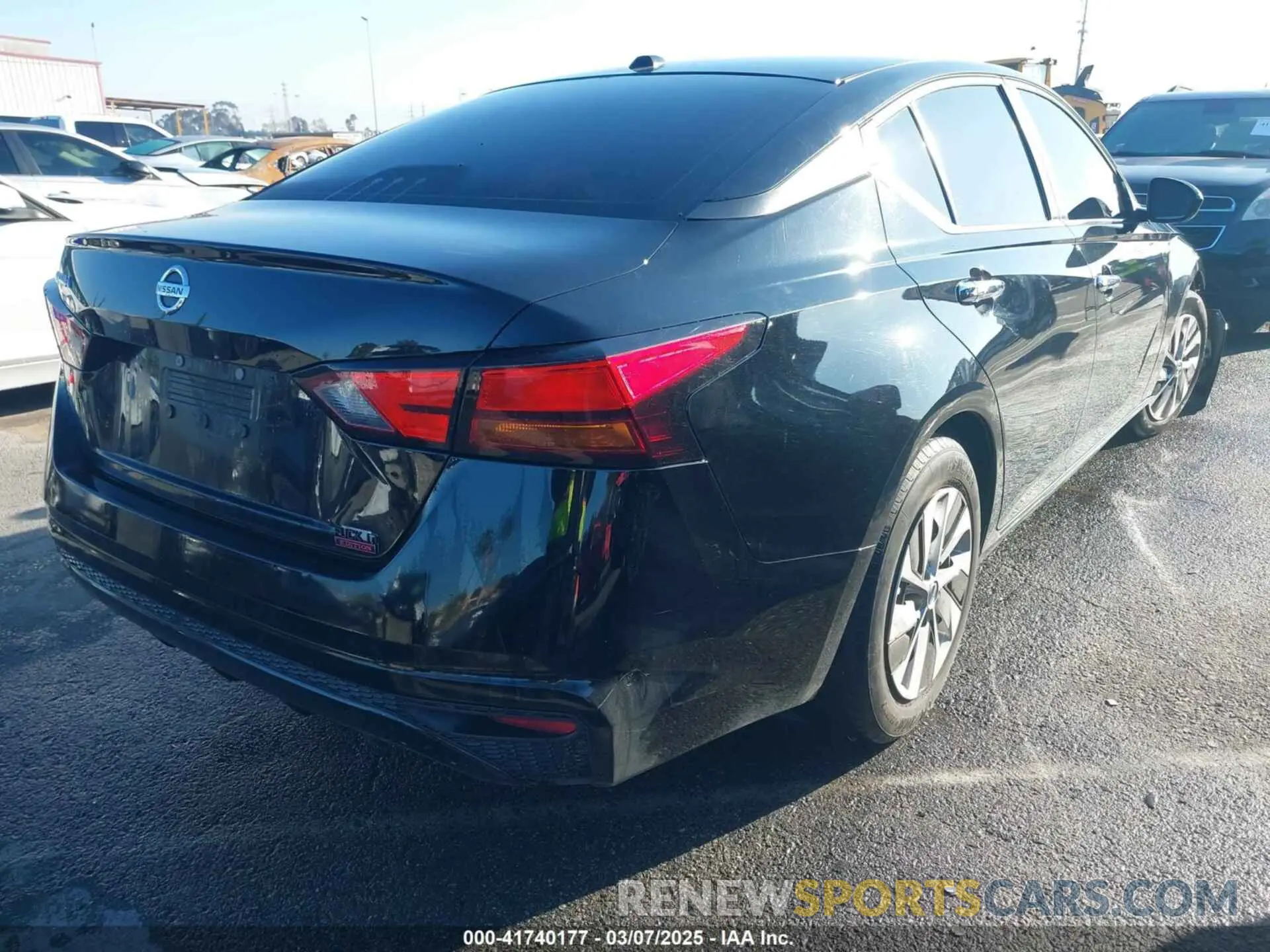 4 Photograph of a damaged car 1N4BL4BV6LC200227 NISSAN ALTIMA 2020
