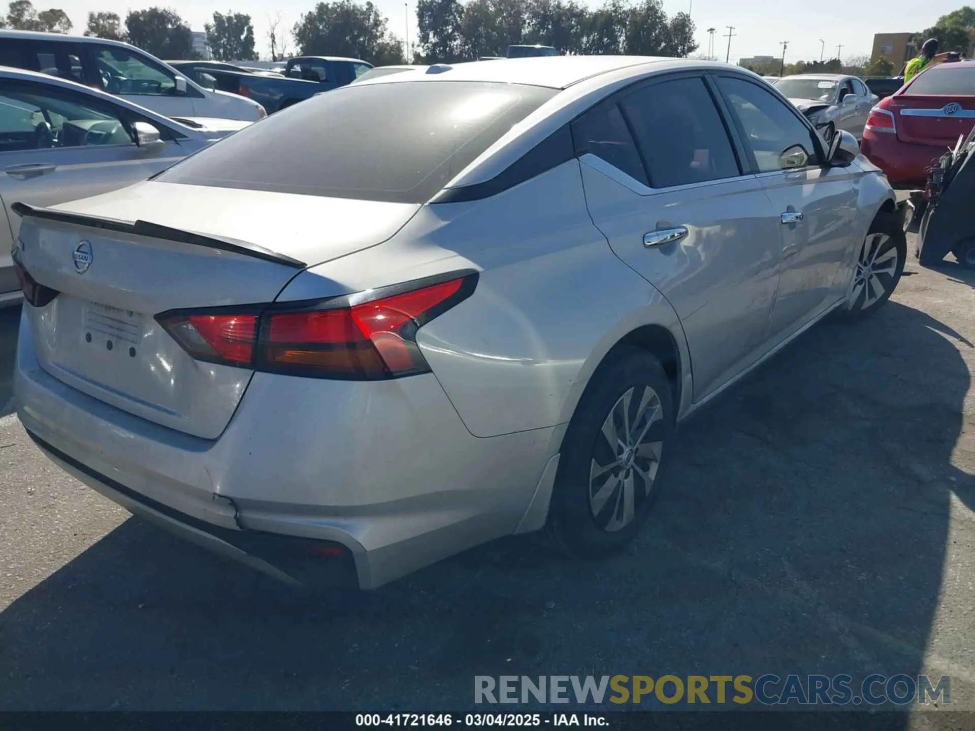 4 Photograph of a damaged car 1N4BL4BV6LC204083 NISSAN ALTIMA 2020