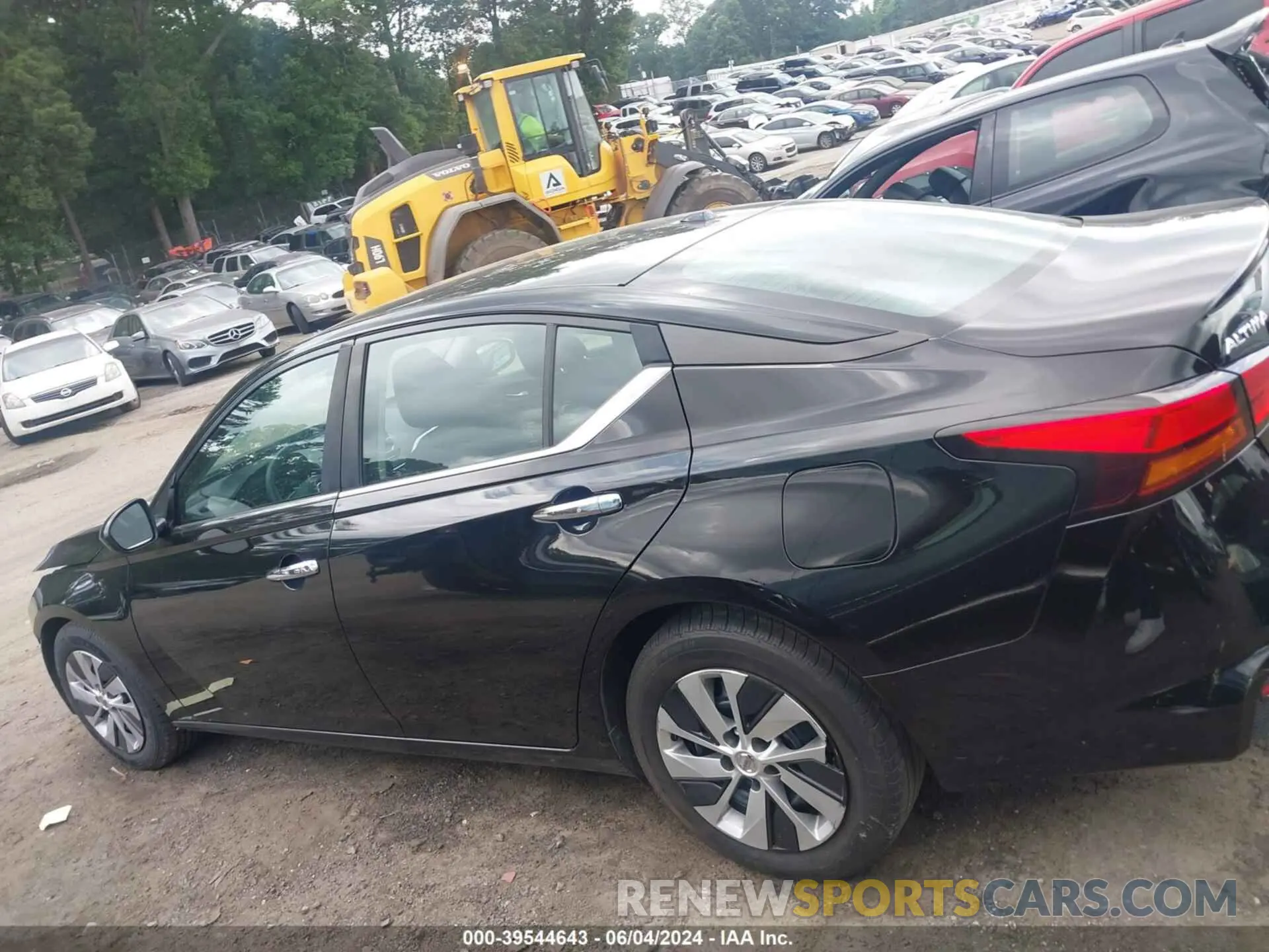 15 Photograph of a damaged car 1N4BL4BV6LC205928 NISSAN ALTIMA 2020