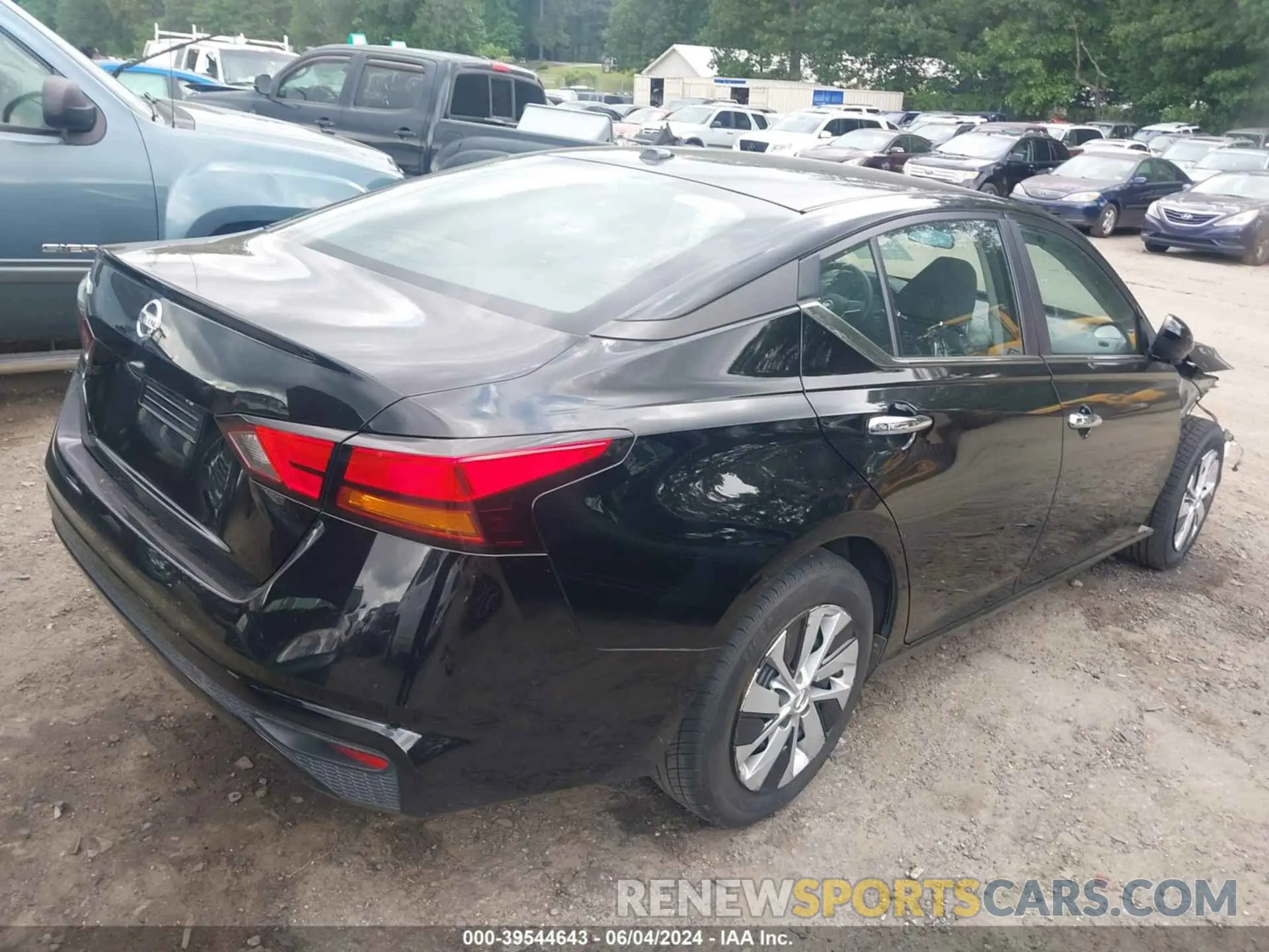 4 Photograph of a damaged car 1N4BL4BV6LC205928 NISSAN ALTIMA 2020