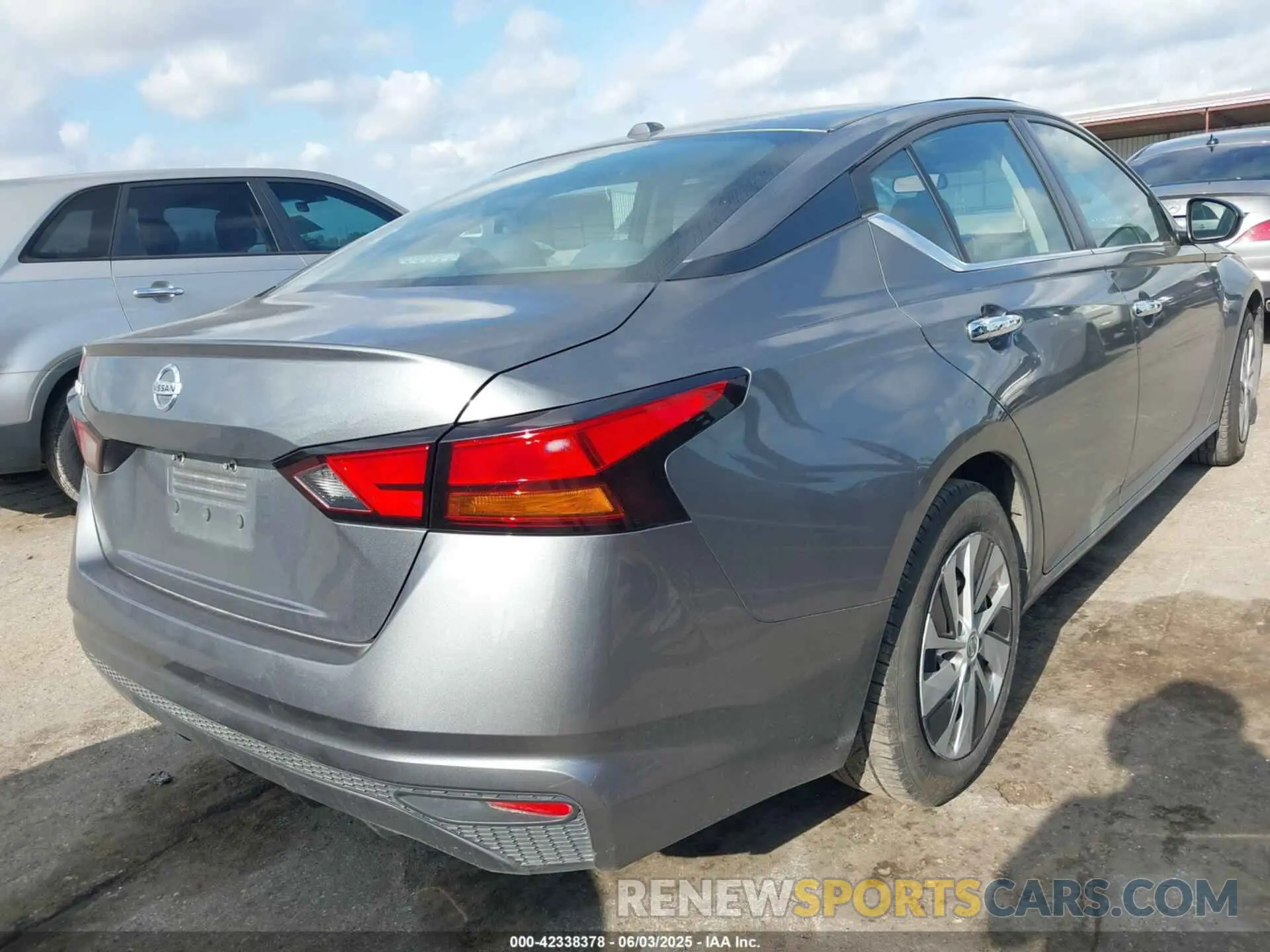 4 Photograph of a damaged car 1N4BL4BV6LC219814 NISSAN ALTIMA 2020