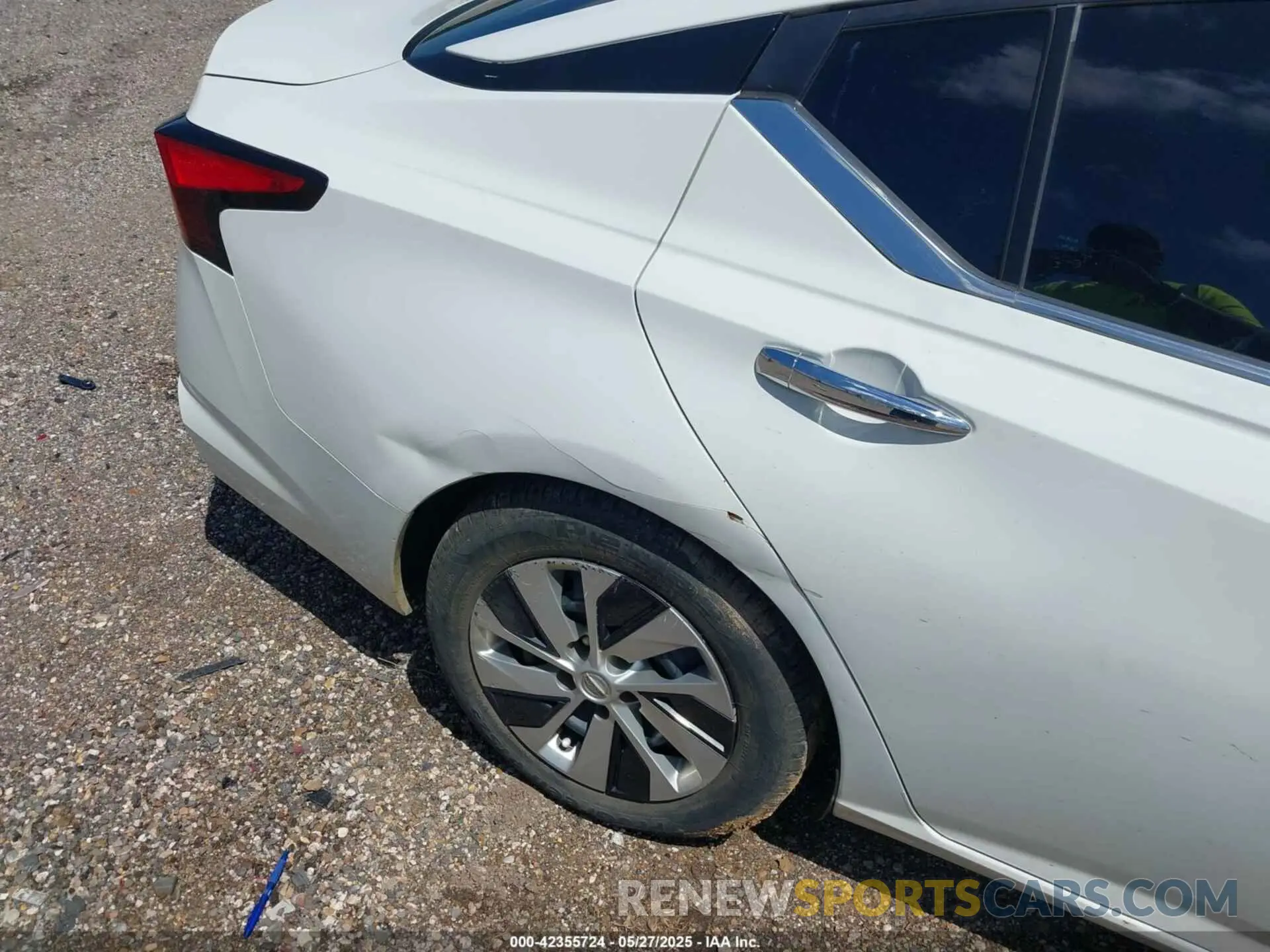 21 Photograph of a damaged car 1N4BL4BV6LC220834 NISSAN ALTIMA 2020