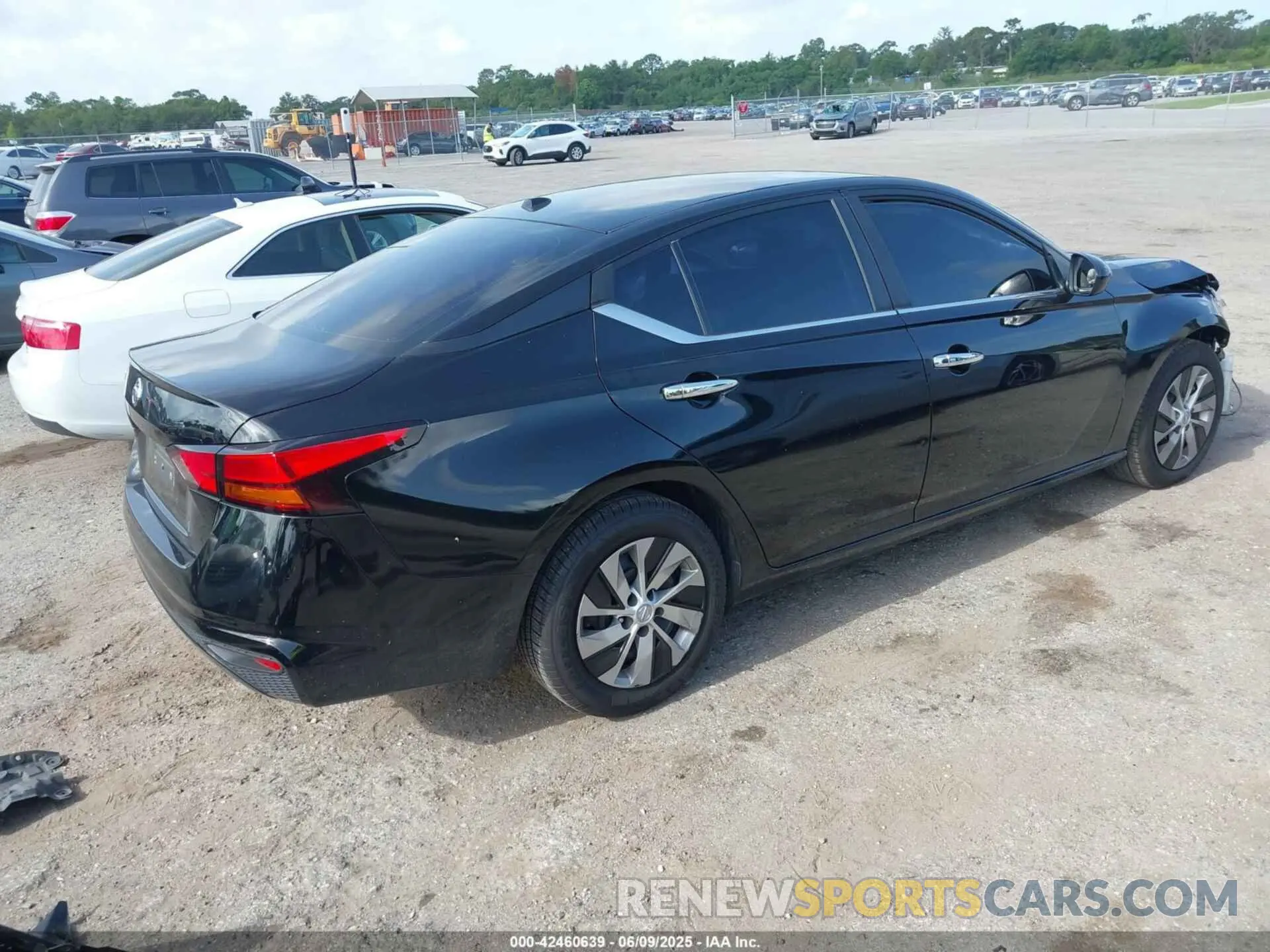 4 Photograph of a damaged car 1N4BL4BV6LC232773 NISSAN ALTIMA 2020