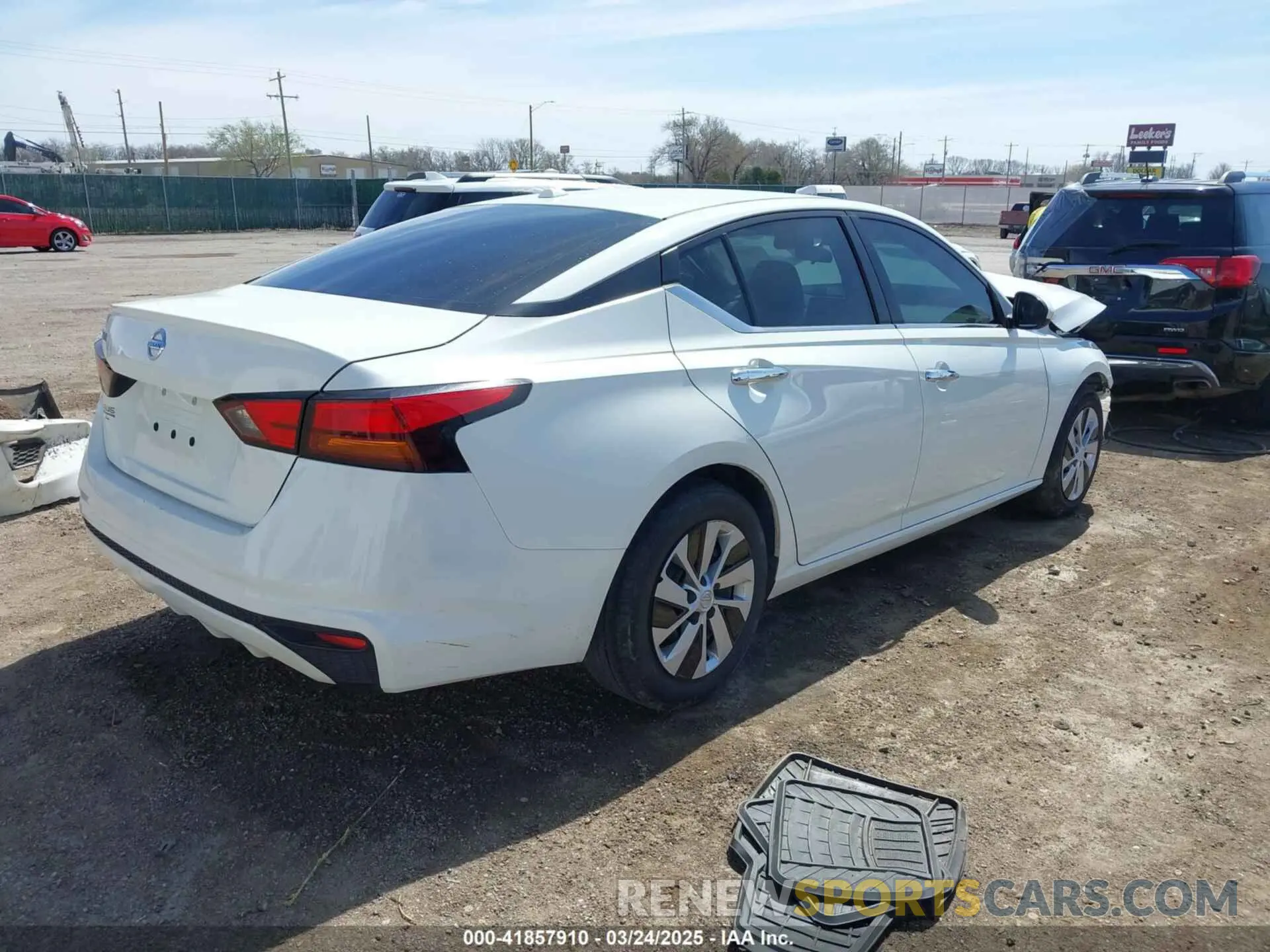 4 Photograph of a damaged car 1N4BL4BV6LC237634 NISSAN ALTIMA 2020