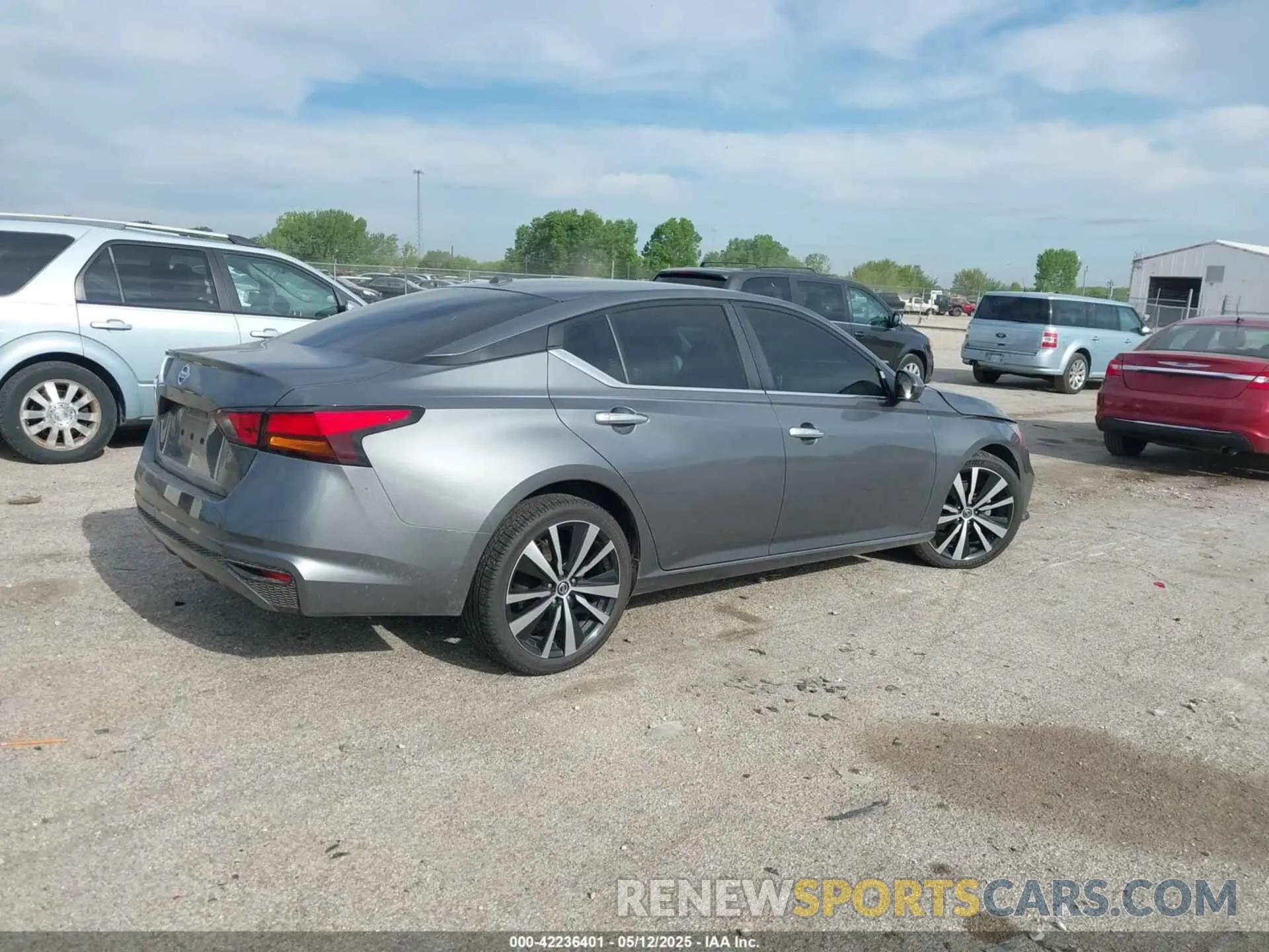 4 Photograph of a damaged car 1N4BL4BV6LC260508 NISSAN ALTIMA 2020