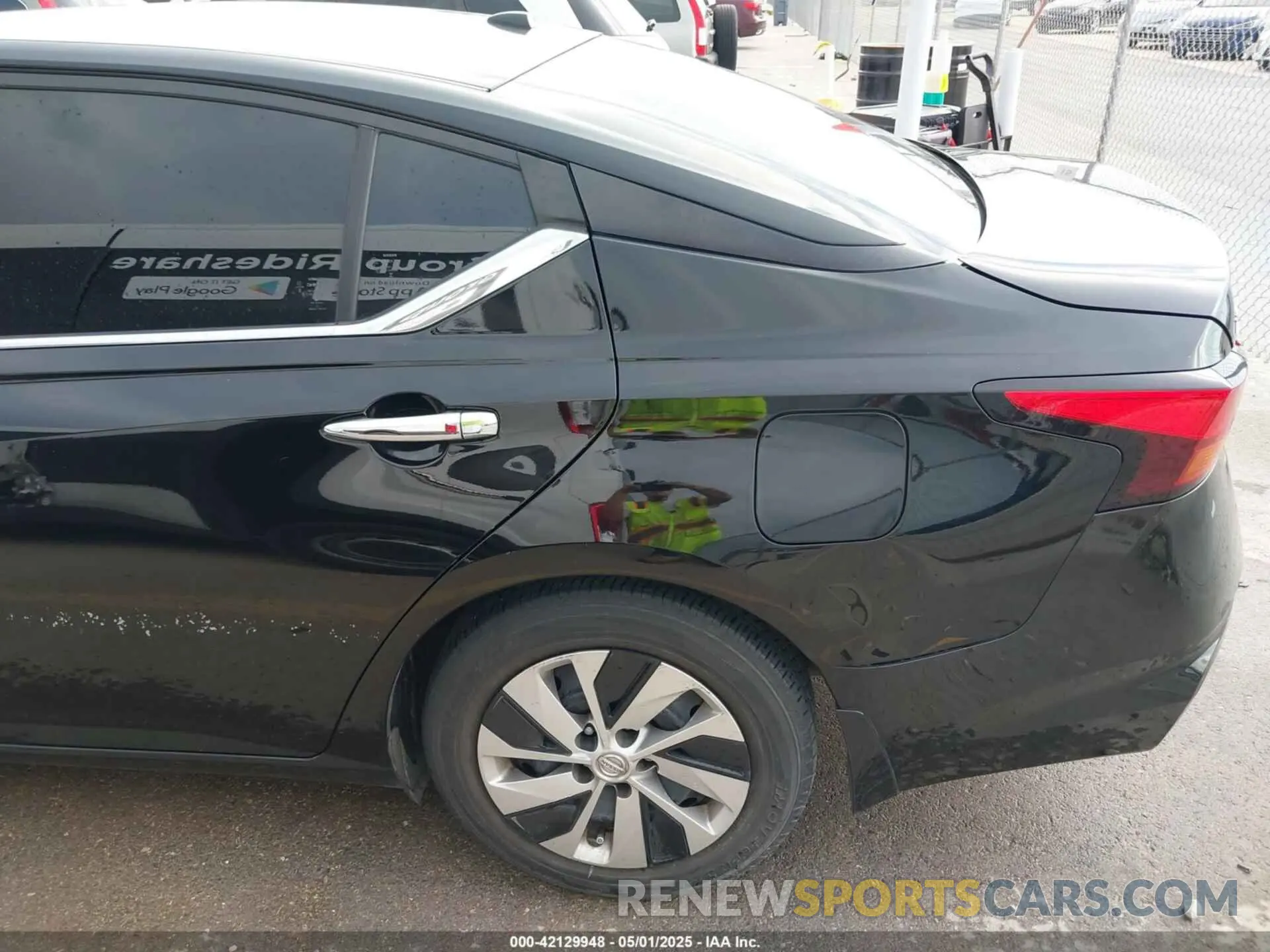 18 Photograph of a damaged car 1N4BL4BV6LN305158 NISSAN ALTIMA 2020