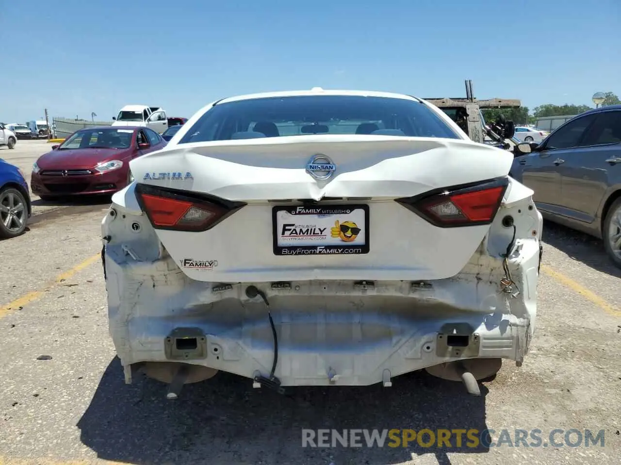 6 Photograph of a damaged car 1N4BL4BV6LN313194 NISSAN ALTIMA 2020
