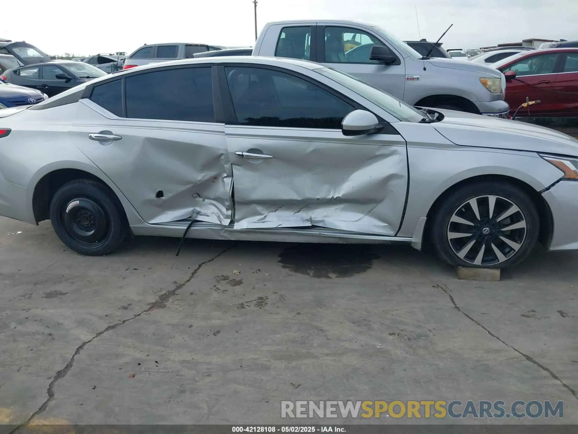 13 Photograph of a damaged car 1N4BL4BV6LN321215 NISSAN ALTIMA 2020
