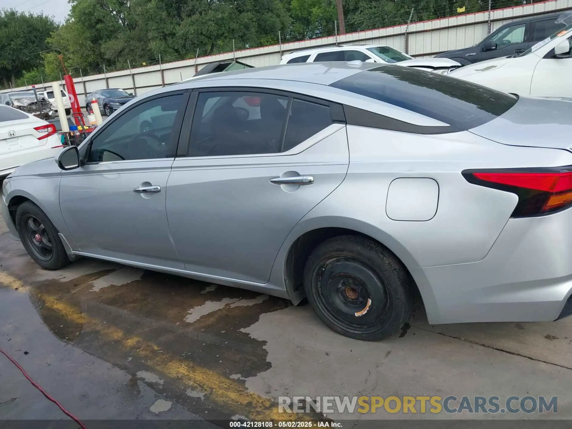 14 Photograph of a damaged car 1N4BL4BV6LN321215 NISSAN ALTIMA 2020