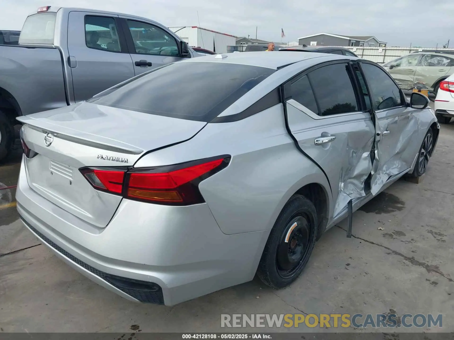 4 Photograph of a damaged car 1N4BL4BV6LN321215 NISSAN ALTIMA 2020