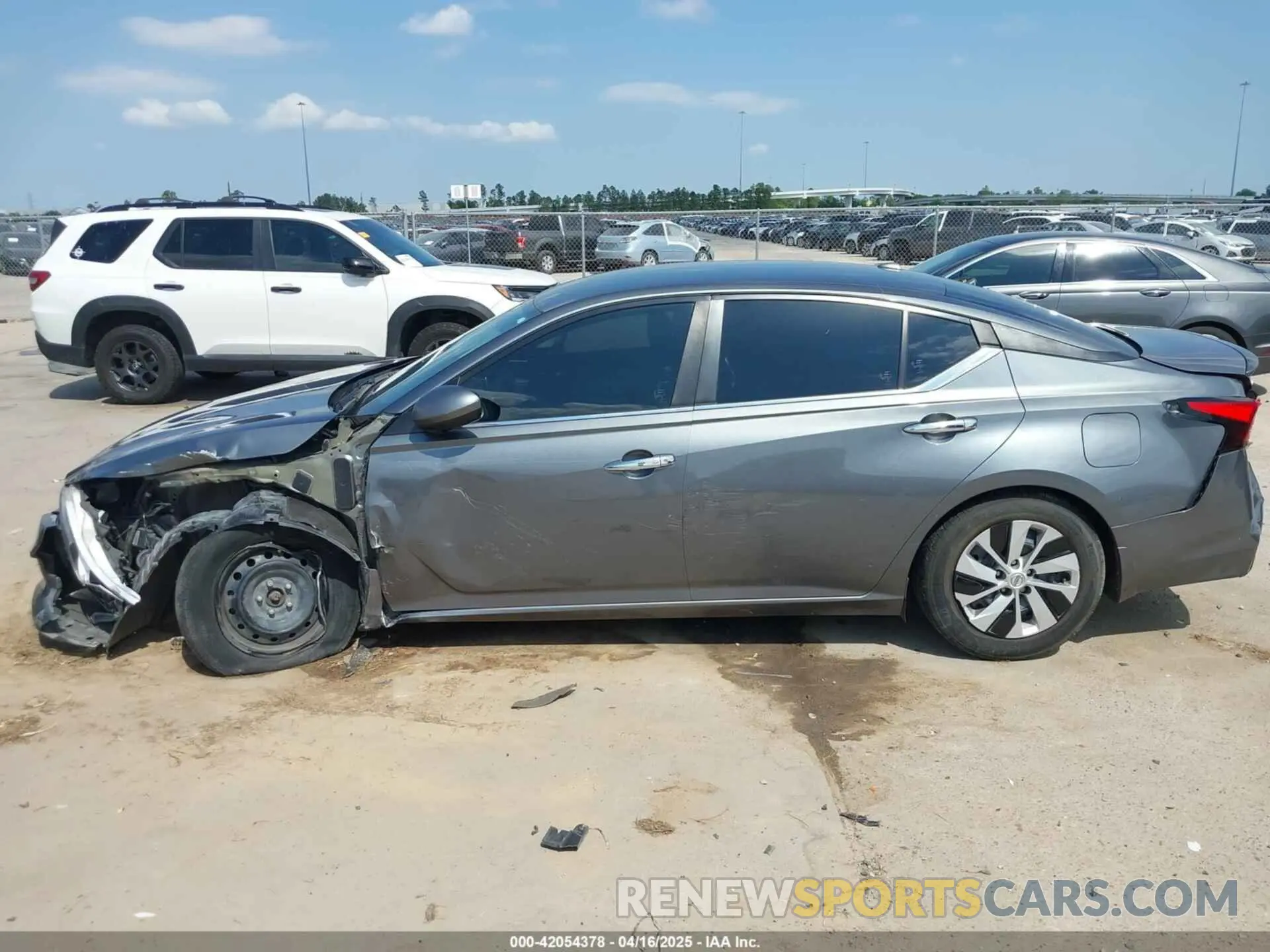 14 Photograph of a damaged car 1N4BL4BV7LC114313 NISSAN ALTIMA 2020