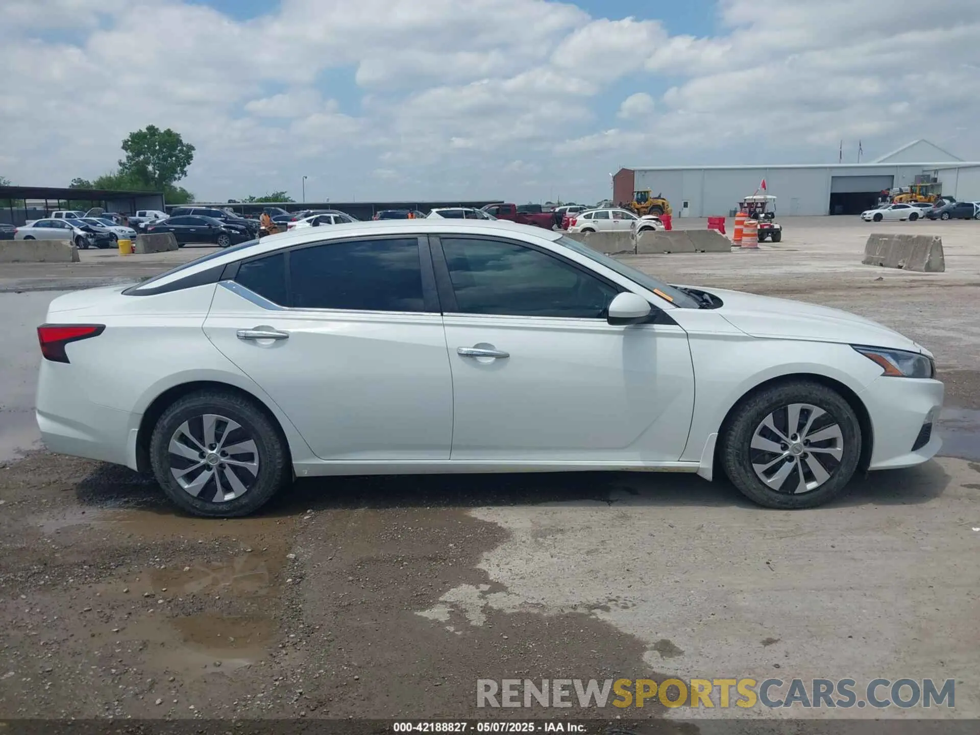 13 Photograph of a damaged car 1N4BL4BV7LC179128 NISSAN ALTIMA 2020