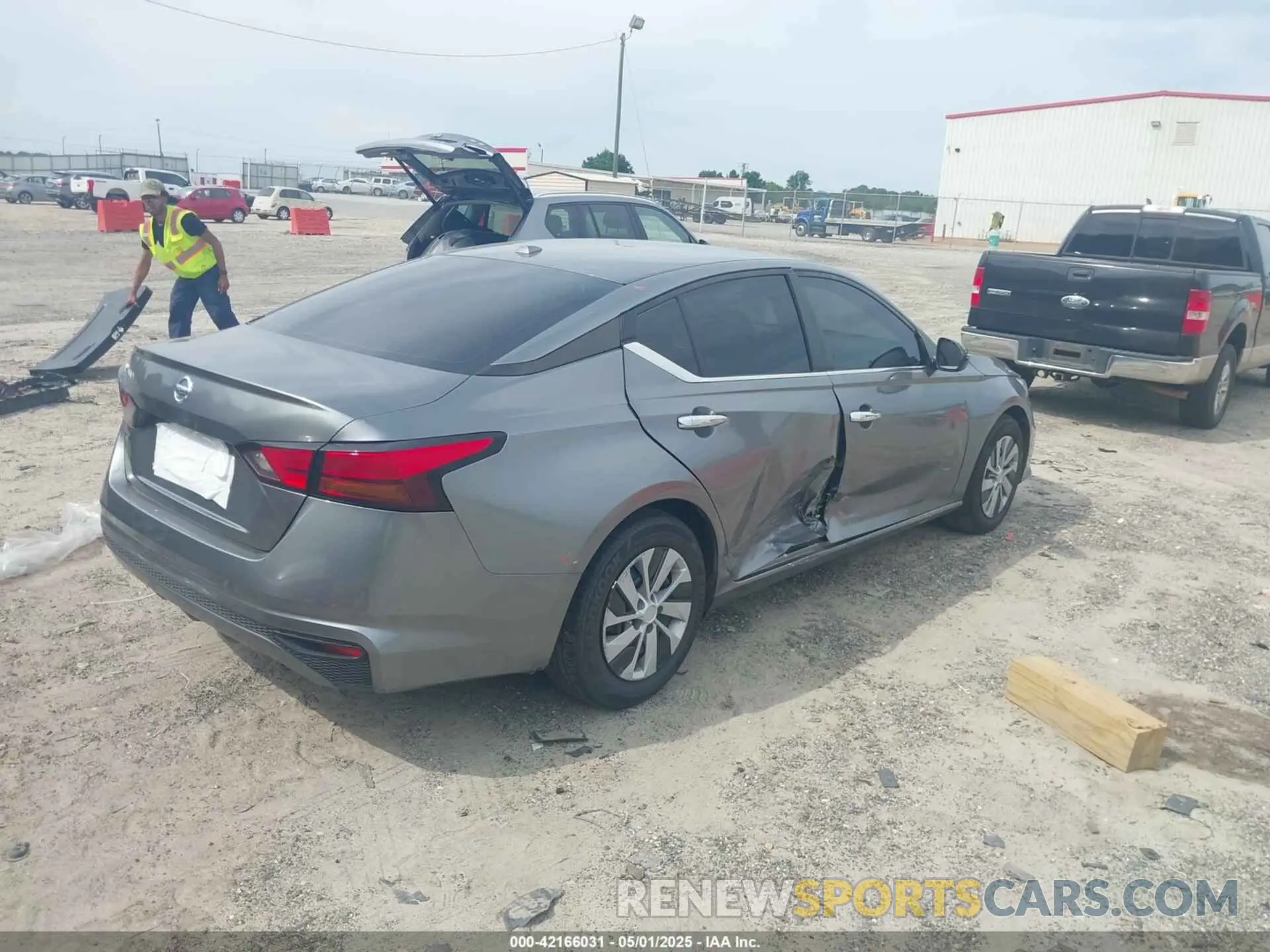 4 Photograph of a damaged car 1N4BL4BV7LC217523 NISSAN ALTIMA 2020