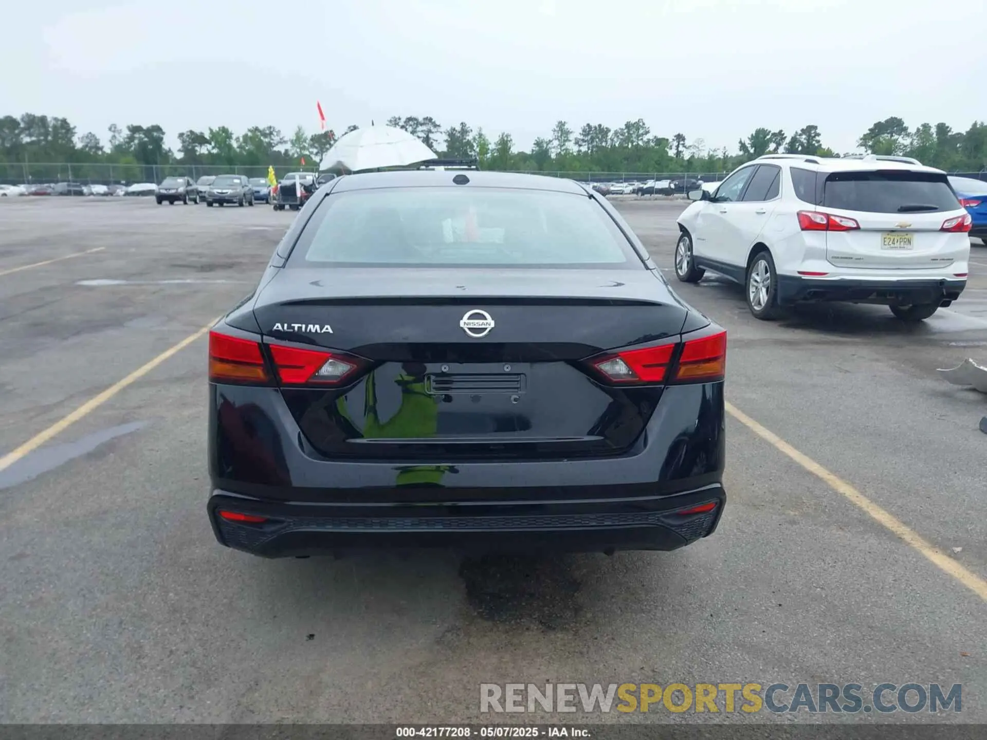 17 Photograph of a damaged car 1N4BL4BV7LC218686 NISSAN ALTIMA 2020