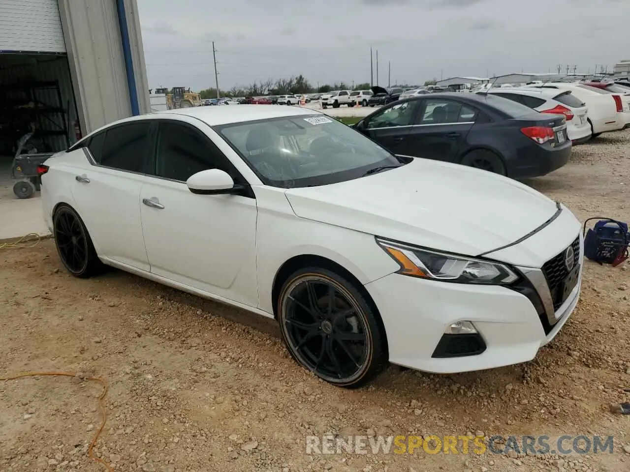 4 Photograph of a damaged car 1N4BL4BV7LC255995 NISSAN ALTIMA 2020