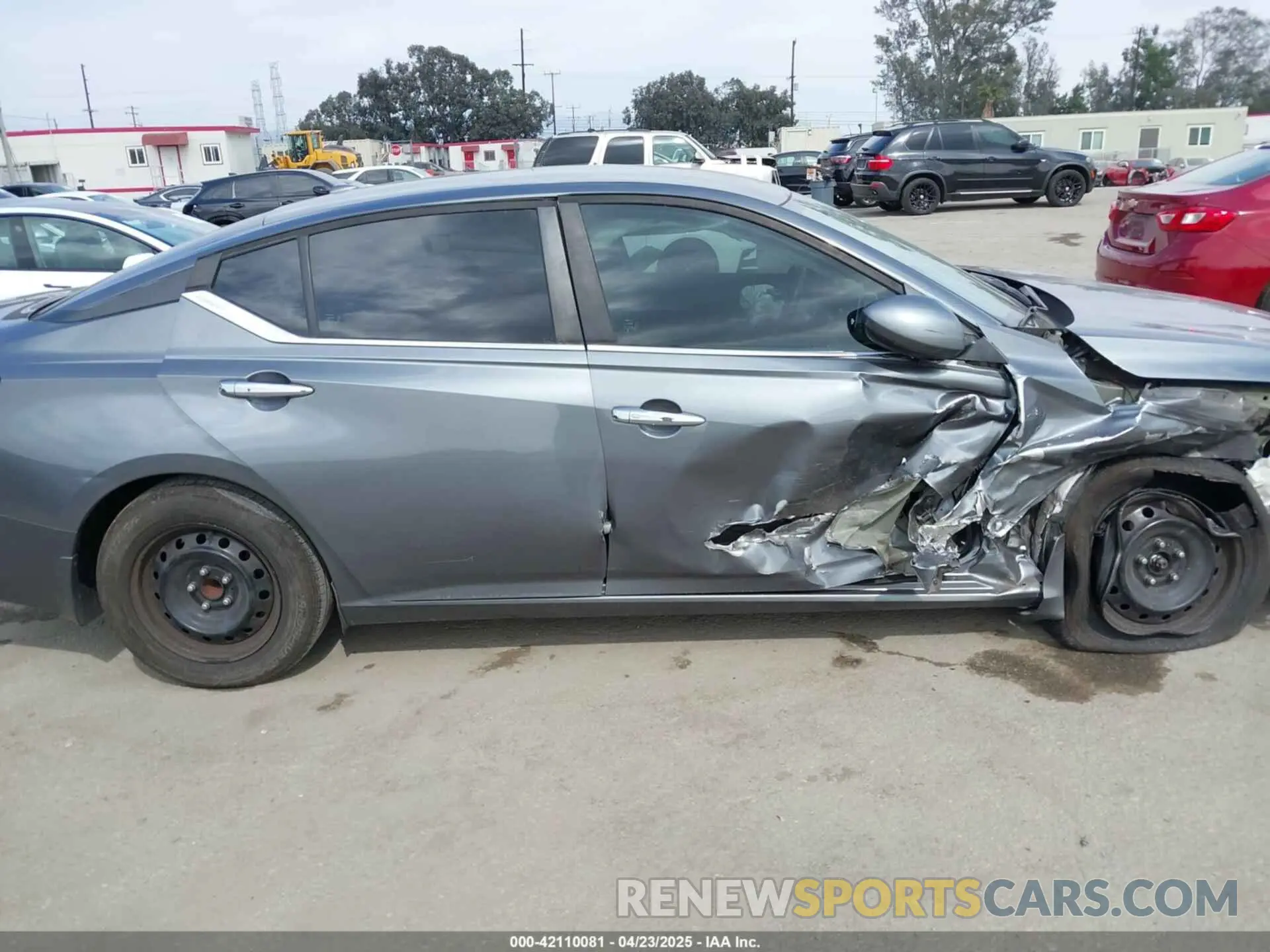 13 Photograph of a damaged car 1N4BL4BV7LC256631 NISSAN ALTIMA 2020