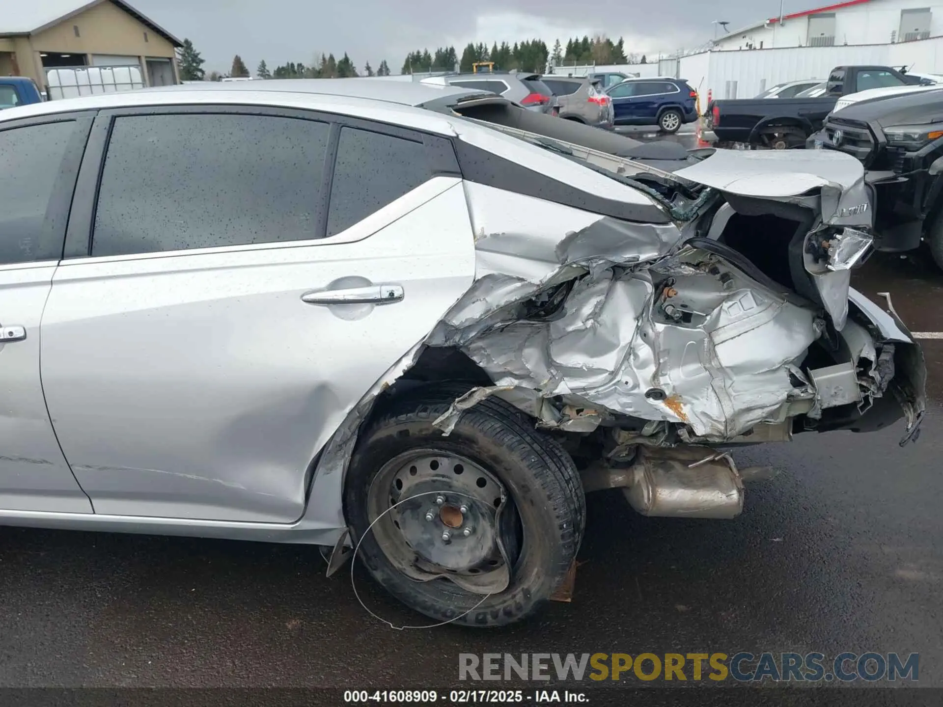 18 Photograph of a damaged car 1N4BL4BV7LC261425 NISSAN ALTIMA 2020