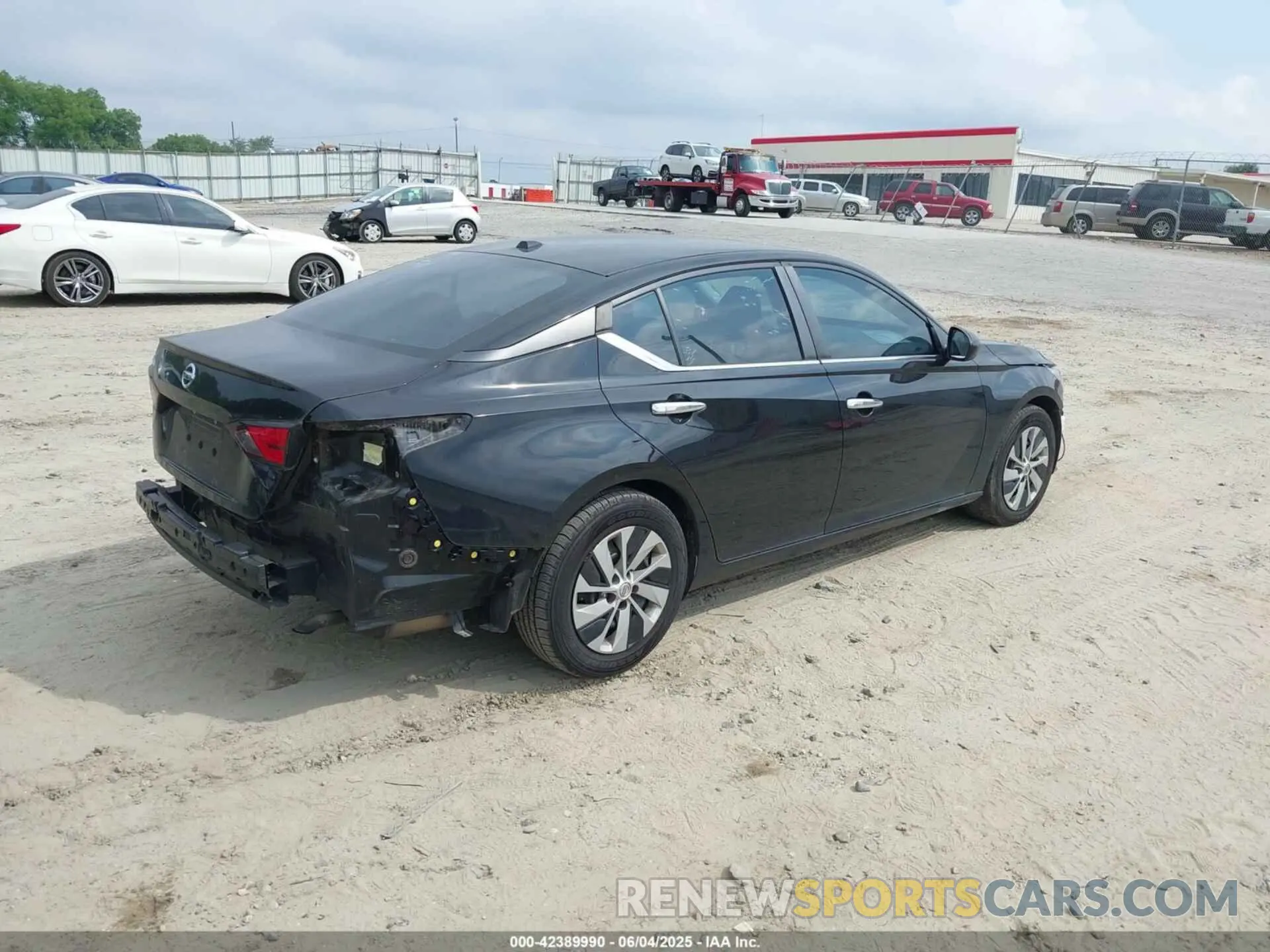 4 Photograph of a damaged car 1N4BL4BV7LC266768 NISSAN ALTIMA 2020