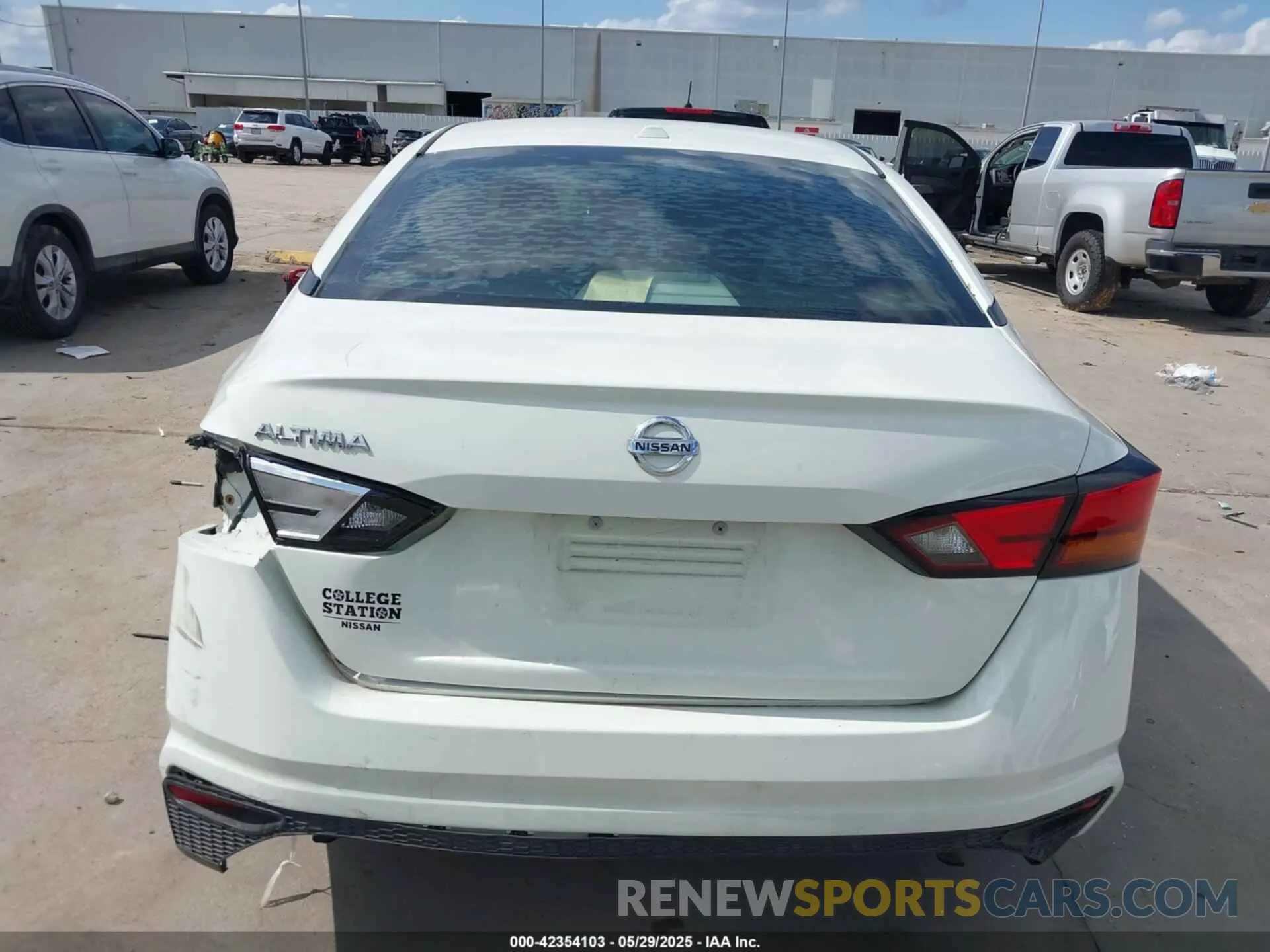 17 Photograph of a damaged car 1N4BL4BV7LN311664 NISSAN ALTIMA 2020
