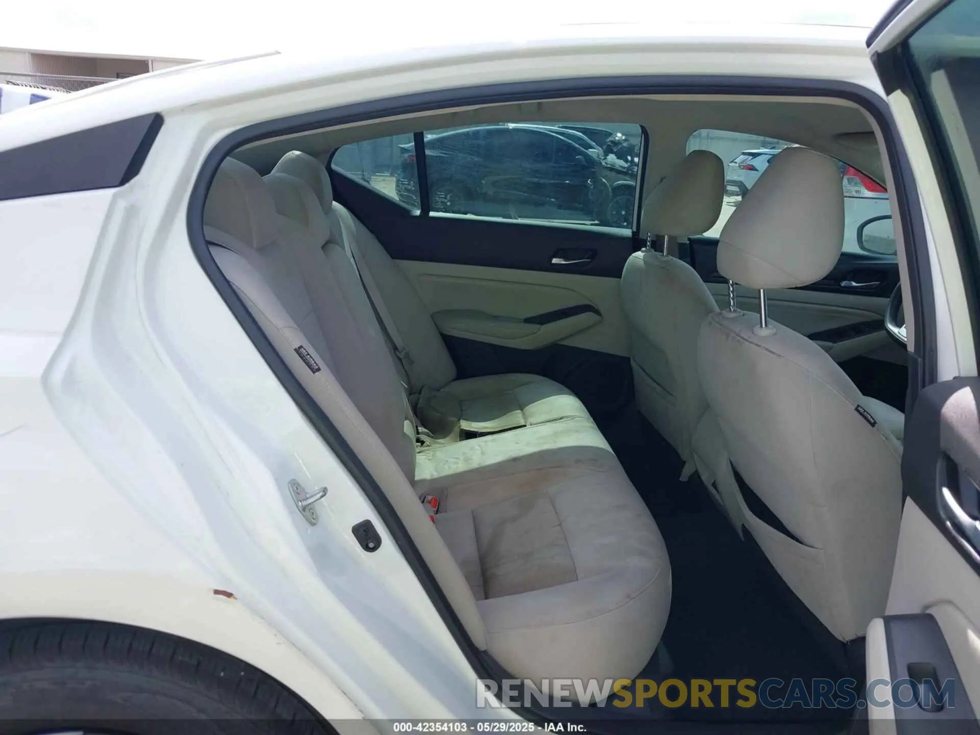 8 Photograph of a damaged car 1N4BL4BV7LN311664 NISSAN ALTIMA 2020