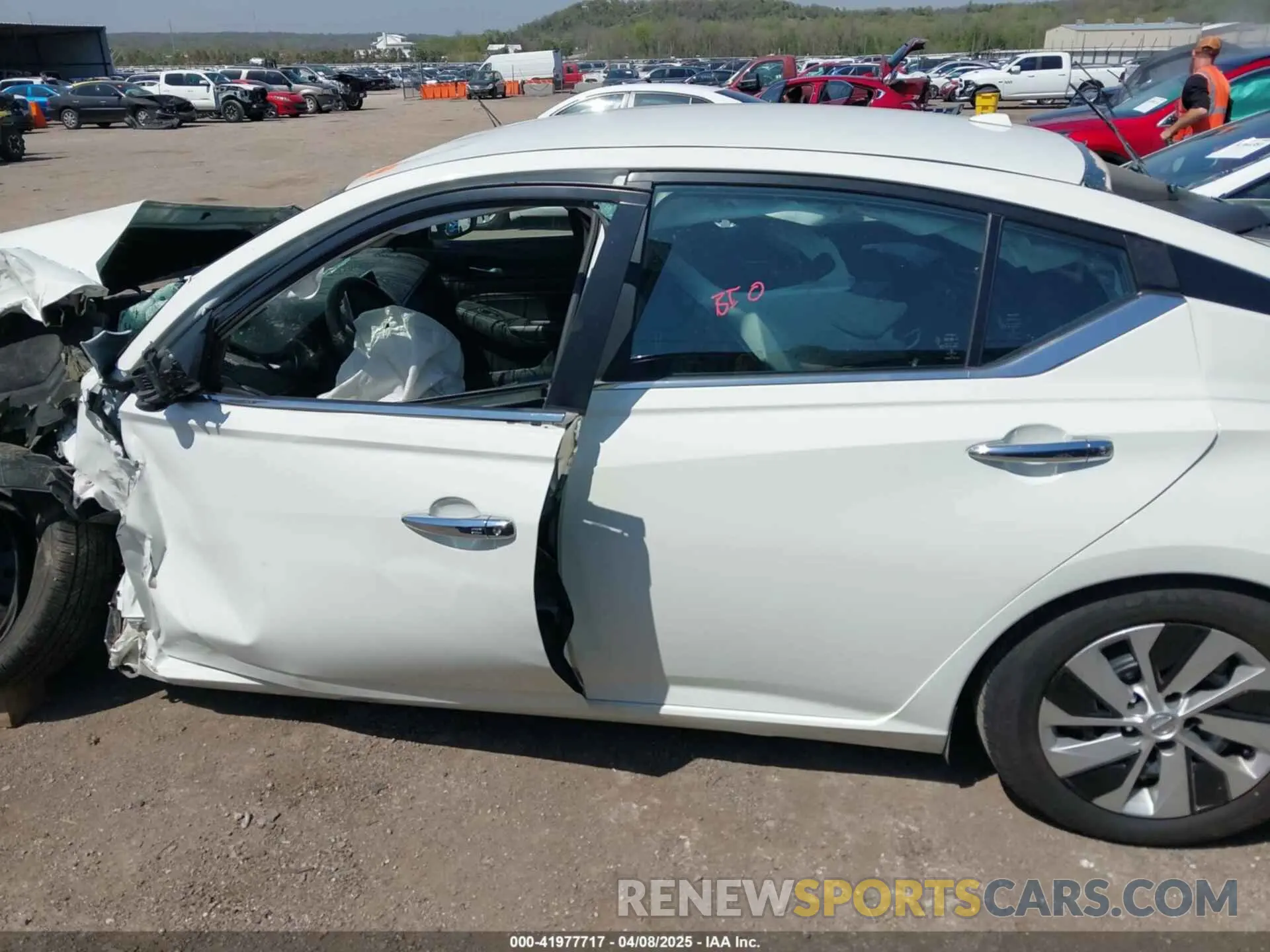 13 Photograph of a damaged car 1N4BL4BV7LN319960 NISSAN ALTIMA 2020
