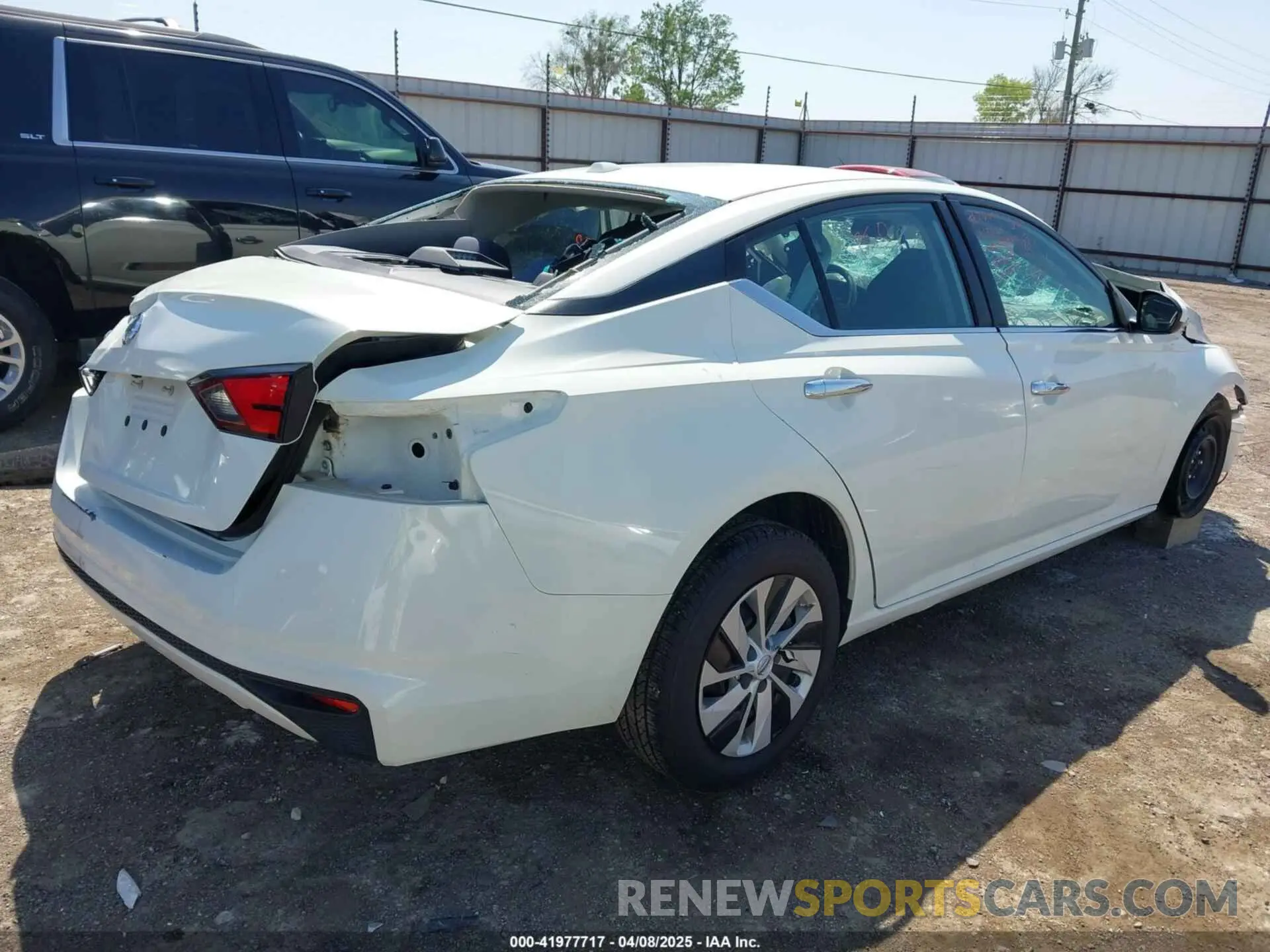 4 Photograph of a damaged car 1N4BL4BV7LN319960 NISSAN ALTIMA 2020