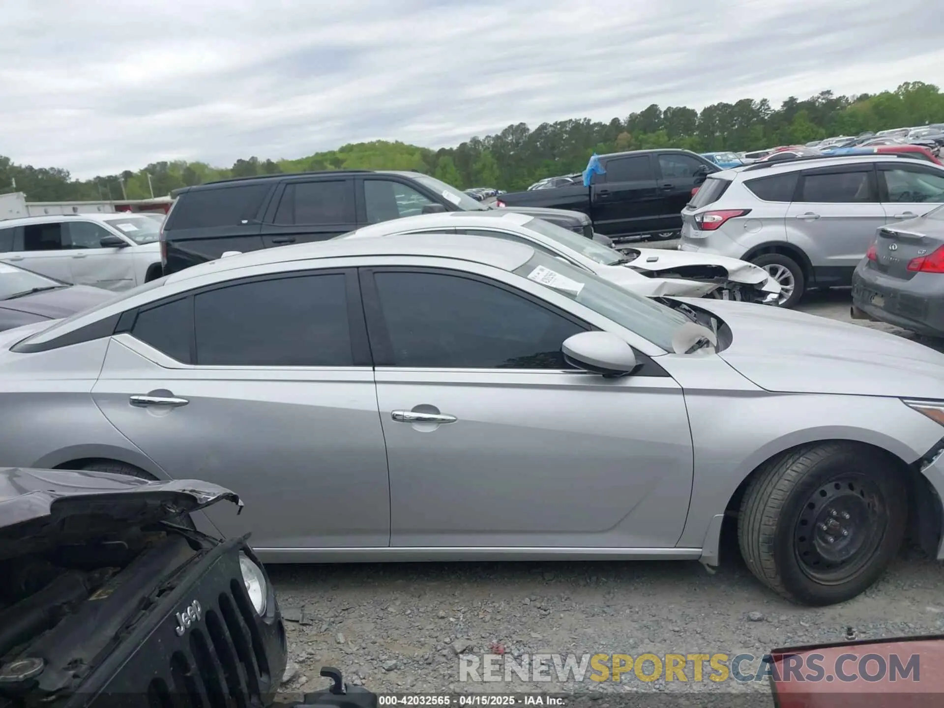 13 Photograph of a damaged car 1N4BL4BV8LC123487 NISSAN ALTIMA 2020