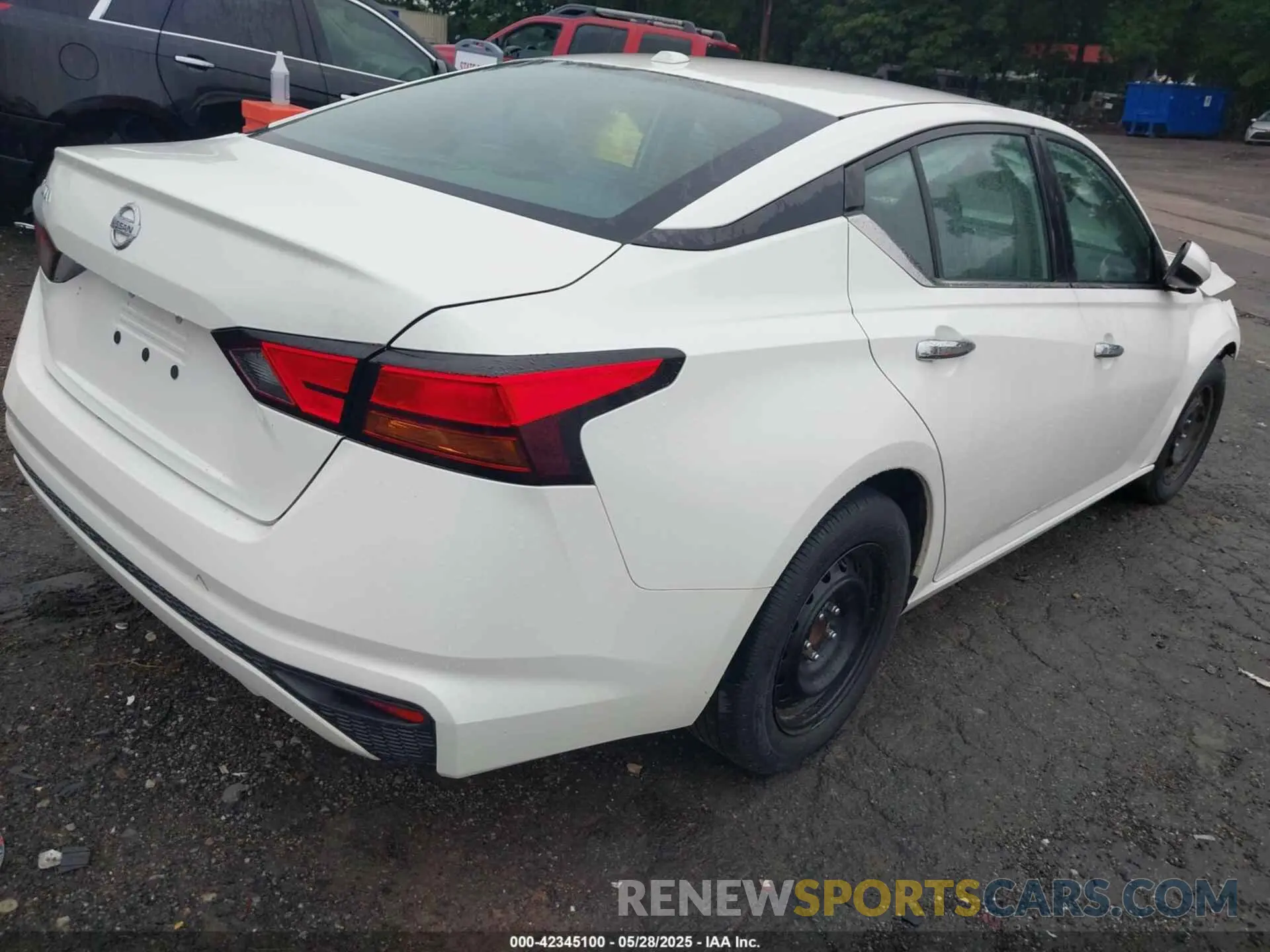 4 Photograph of a damaged car 1N4BL4BV8LC125000 NISSAN ALTIMA 2020