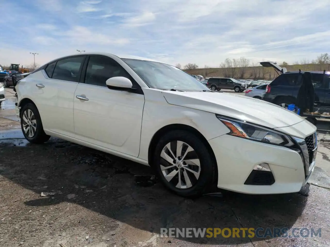 4 Photograph of a damaged car 1N4BL4BV8LC137745 NISSAN ALTIMA 2020