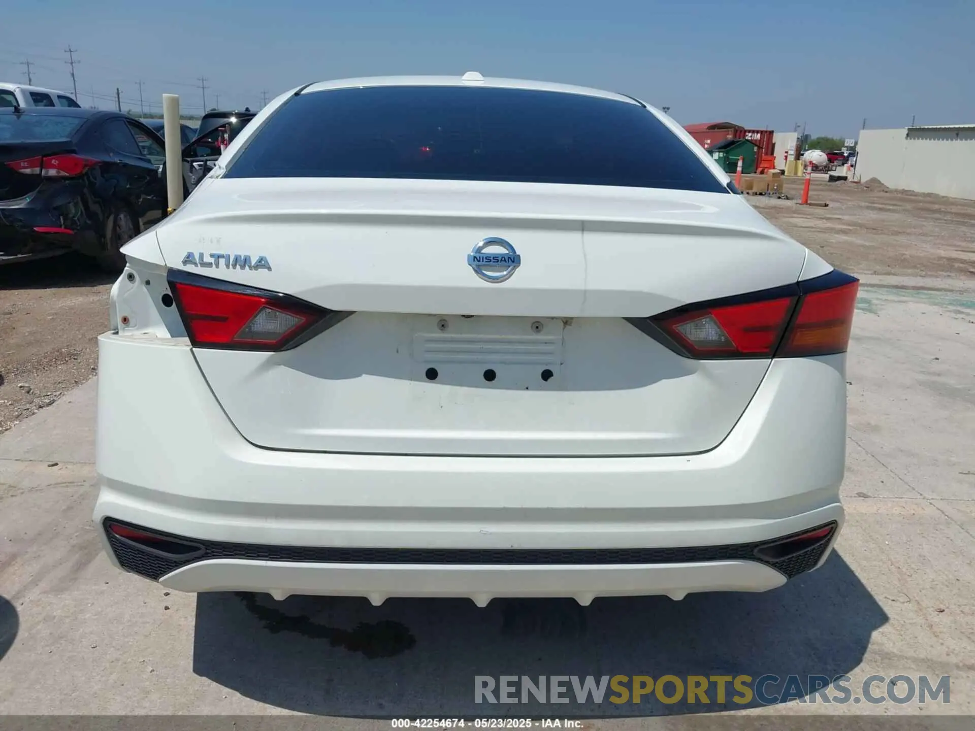 17 Photograph of a damaged car 1N4BL4BV8LC142461 NISSAN ALTIMA 2020
