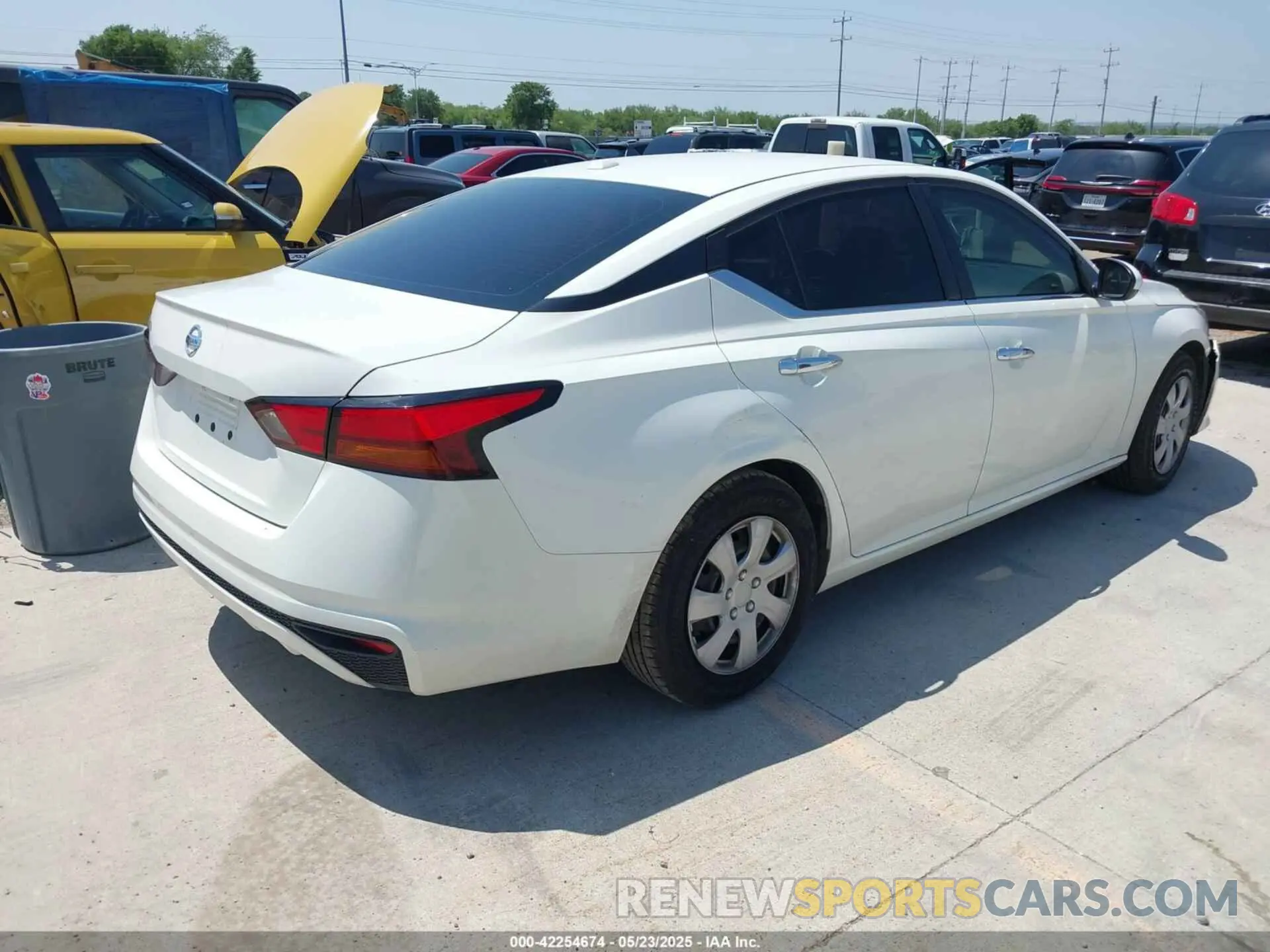 4 Photograph of a damaged car 1N4BL4BV8LC142461 NISSAN ALTIMA 2020