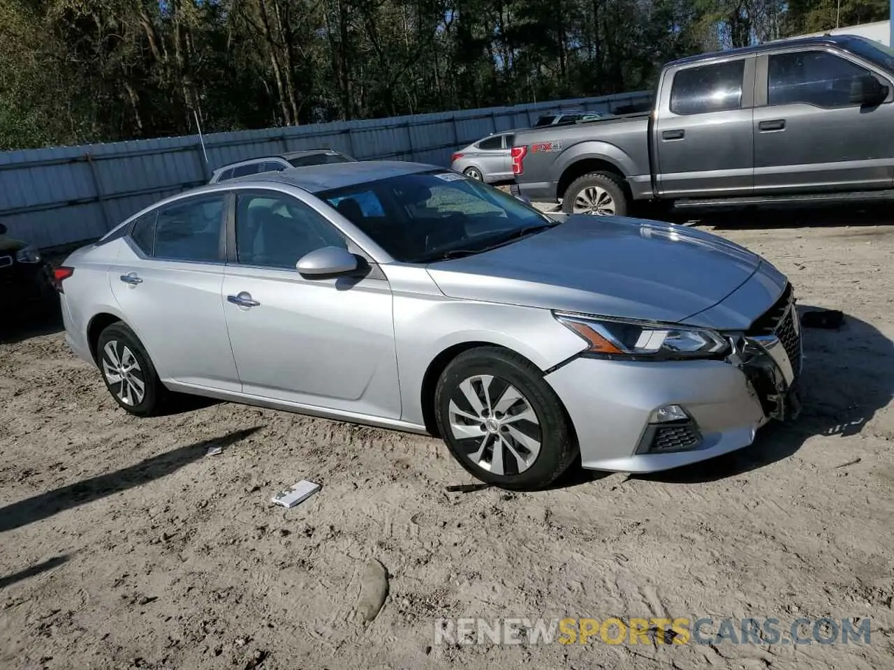 4 Photograph of a damaged car 1N4BL4BV8LC180675 NISSAN ALTIMA 2020