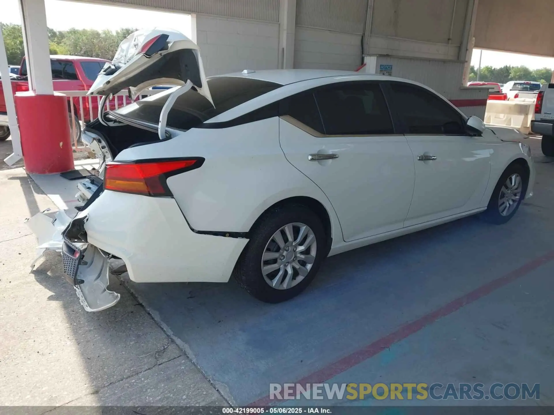 4 Photograph of a damaged car 1N4BL4BV8LC222679 NISSAN ALTIMA 2020