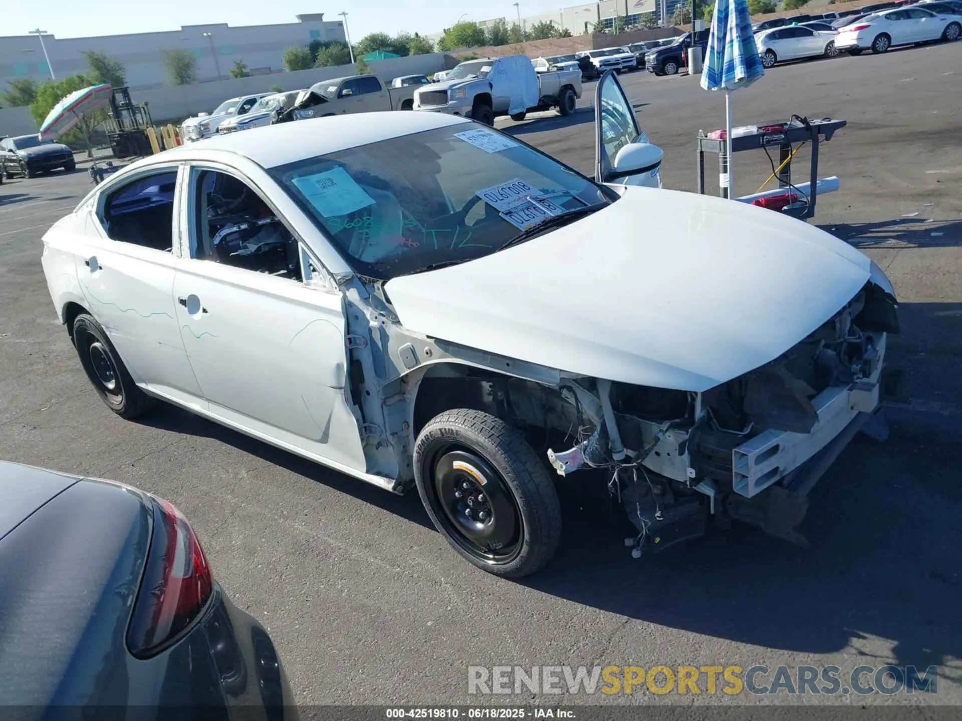 14 Photograph of a damaged car 1N4BL4BV8LC275138 NISSAN ALTIMA 2020