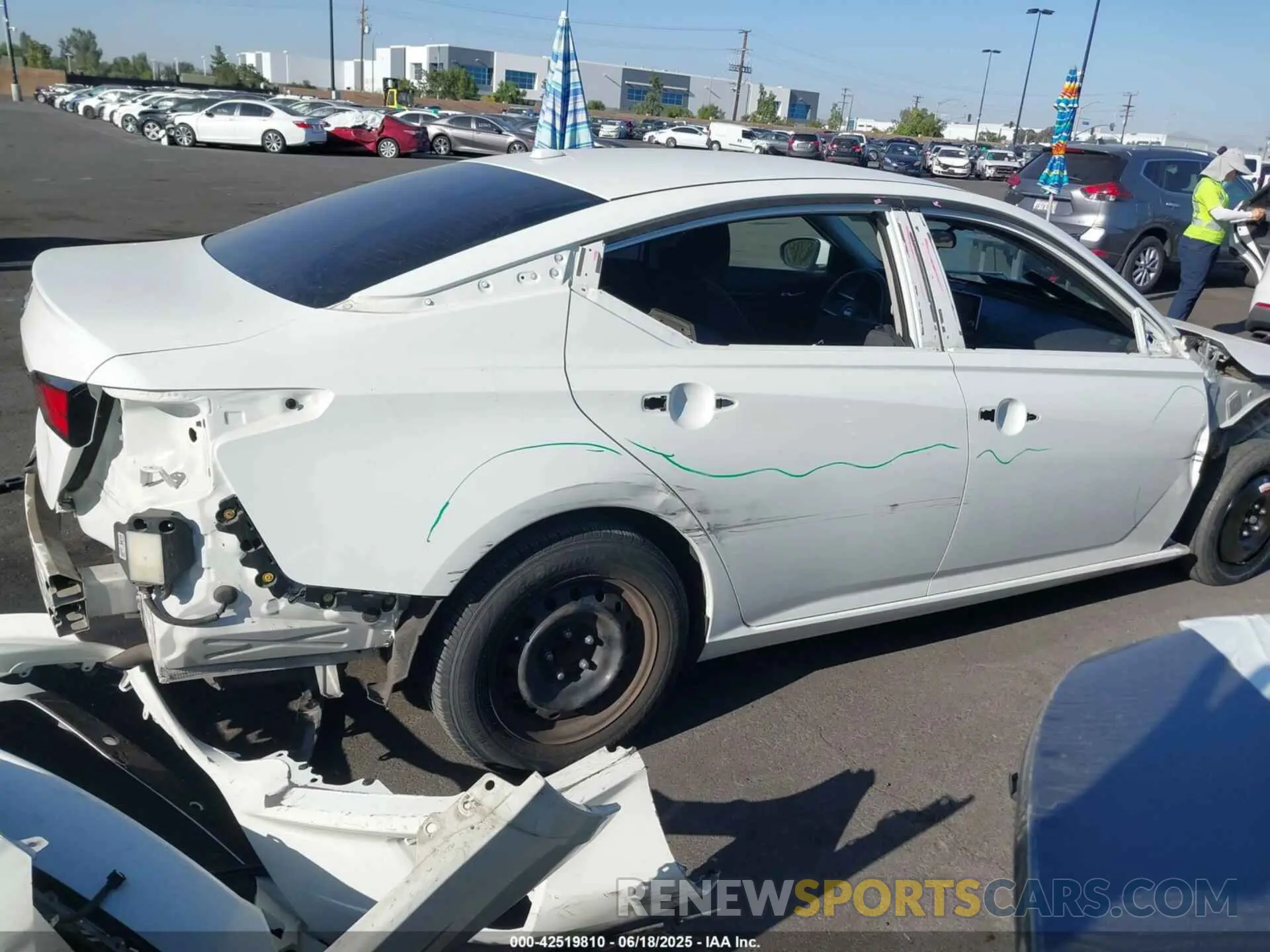 18 Photograph of a damaged car 1N4BL4BV8LC275138 NISSAN ALTIMA 2020