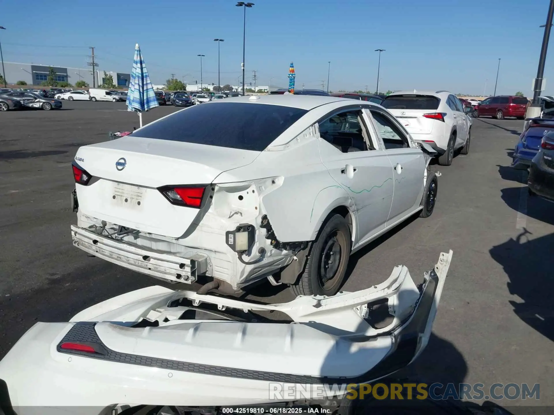 4 Photograph of a damaged car 1N4BL4BV8LC275138 NISSAN ALTIMA 2020