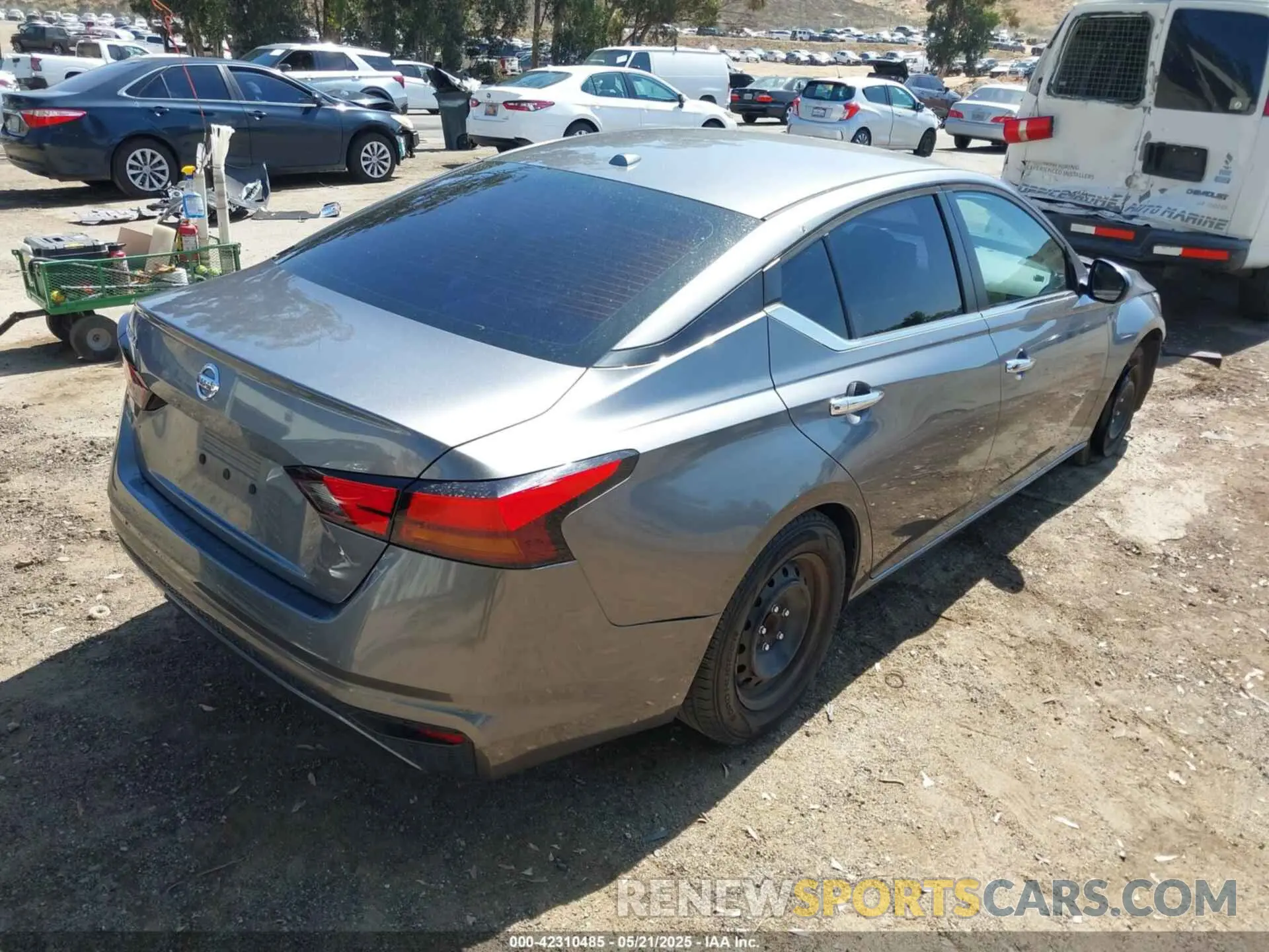 4 Photograph of a damaged car 1N4BL4BV8LC275463 NISSAN ALTIMA 2020