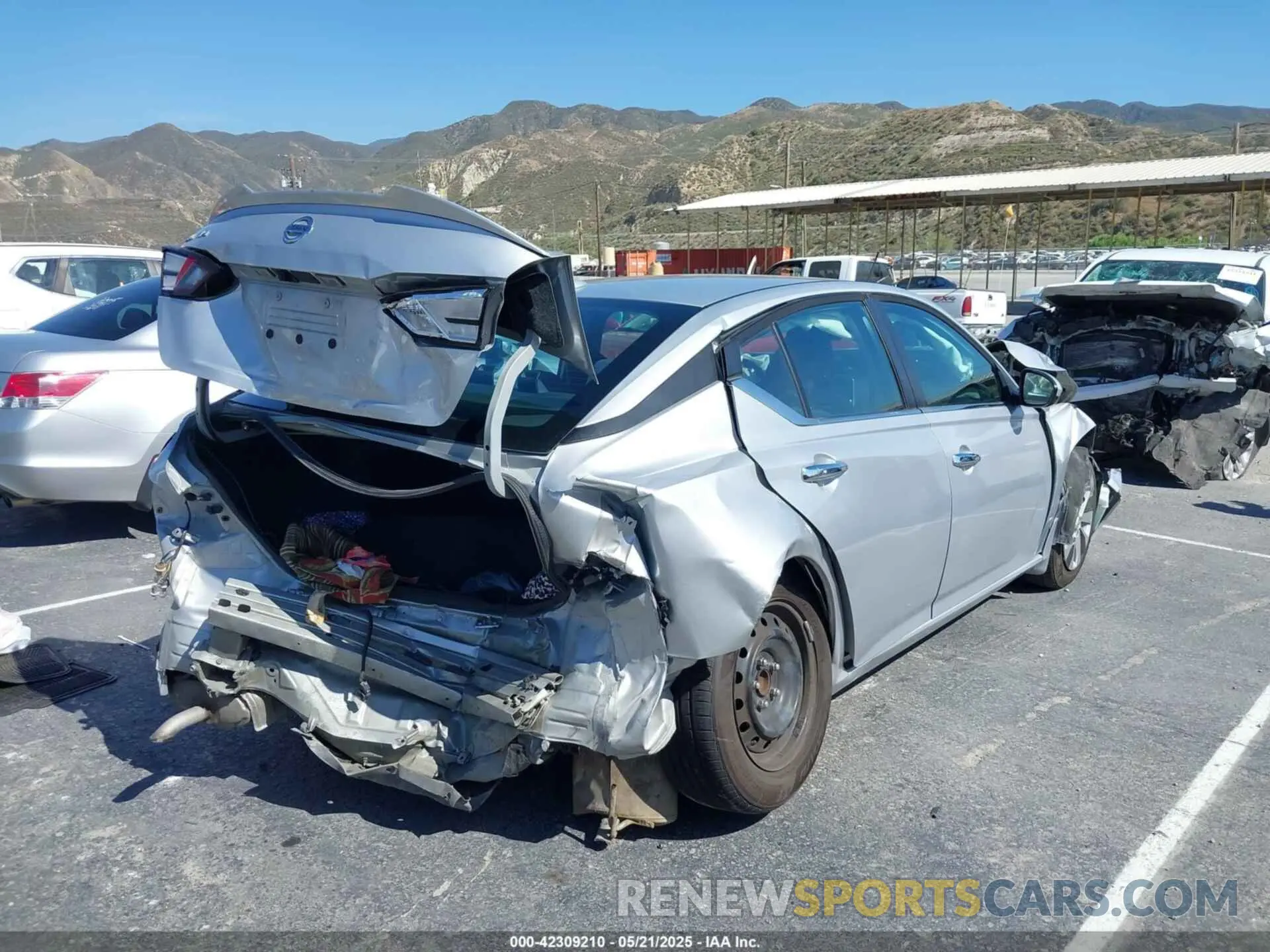 4 Photograph of a damaged car 1N4BL4BV9LC100798 NISSAN ALTIMA 2020