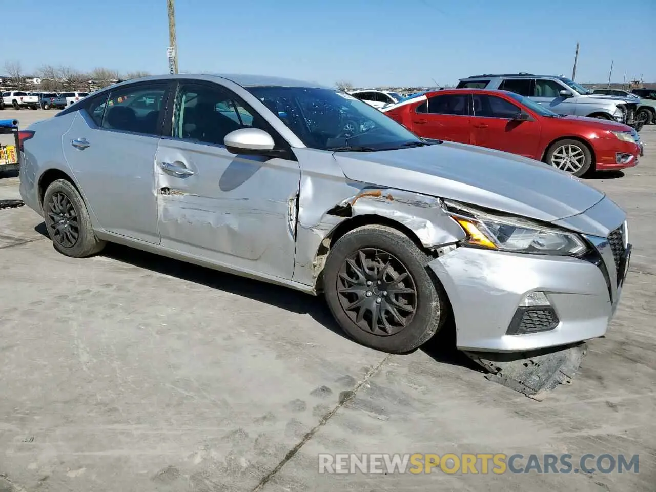 4 Photograph of a damaged car 1N4BL4BV9LC135292 NISSAN ALTIMA 2020