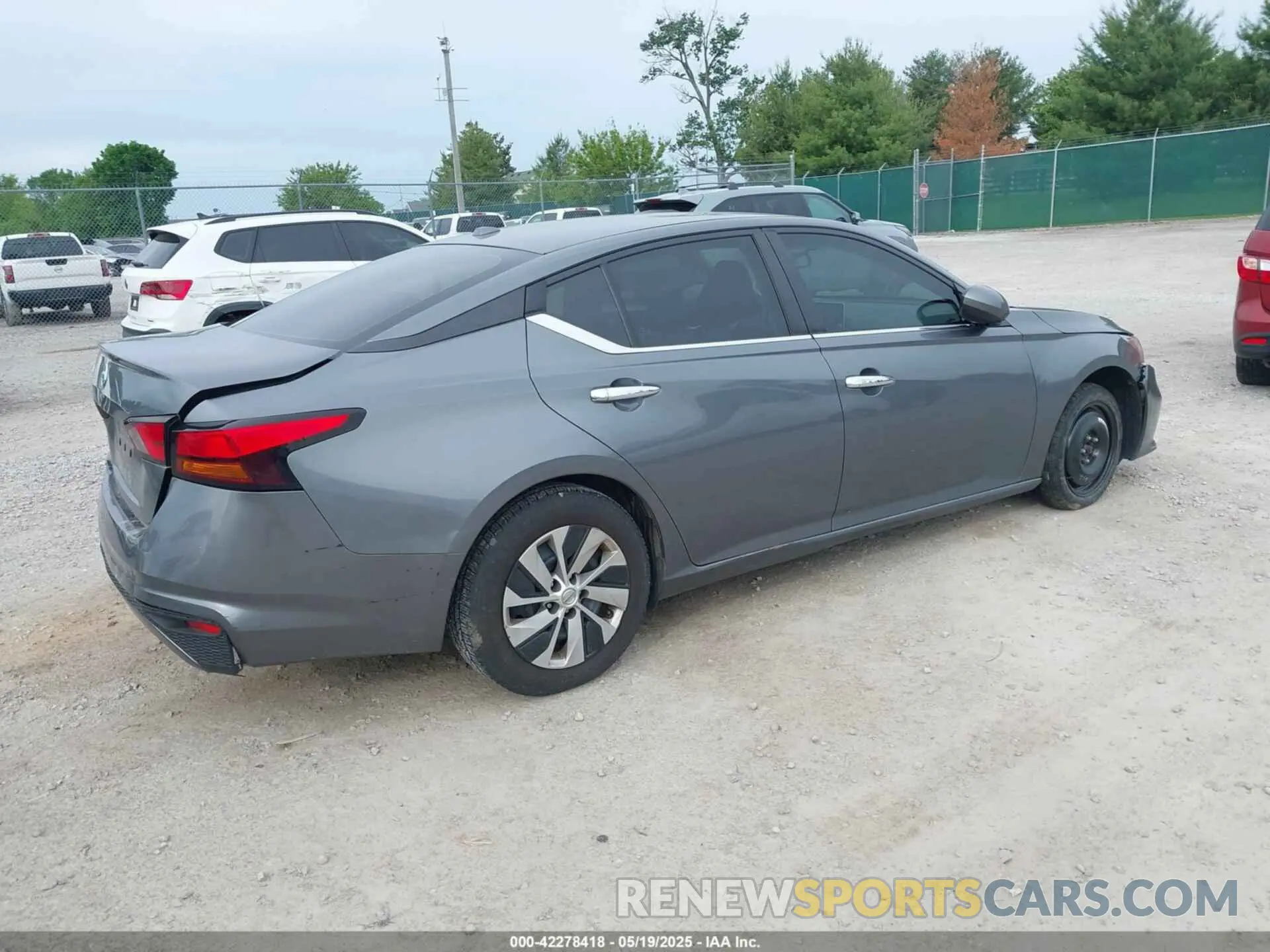 4 Photograph of a damaged car 1N4BL4BV9LC160287 NISSAN ALTIMA 2020